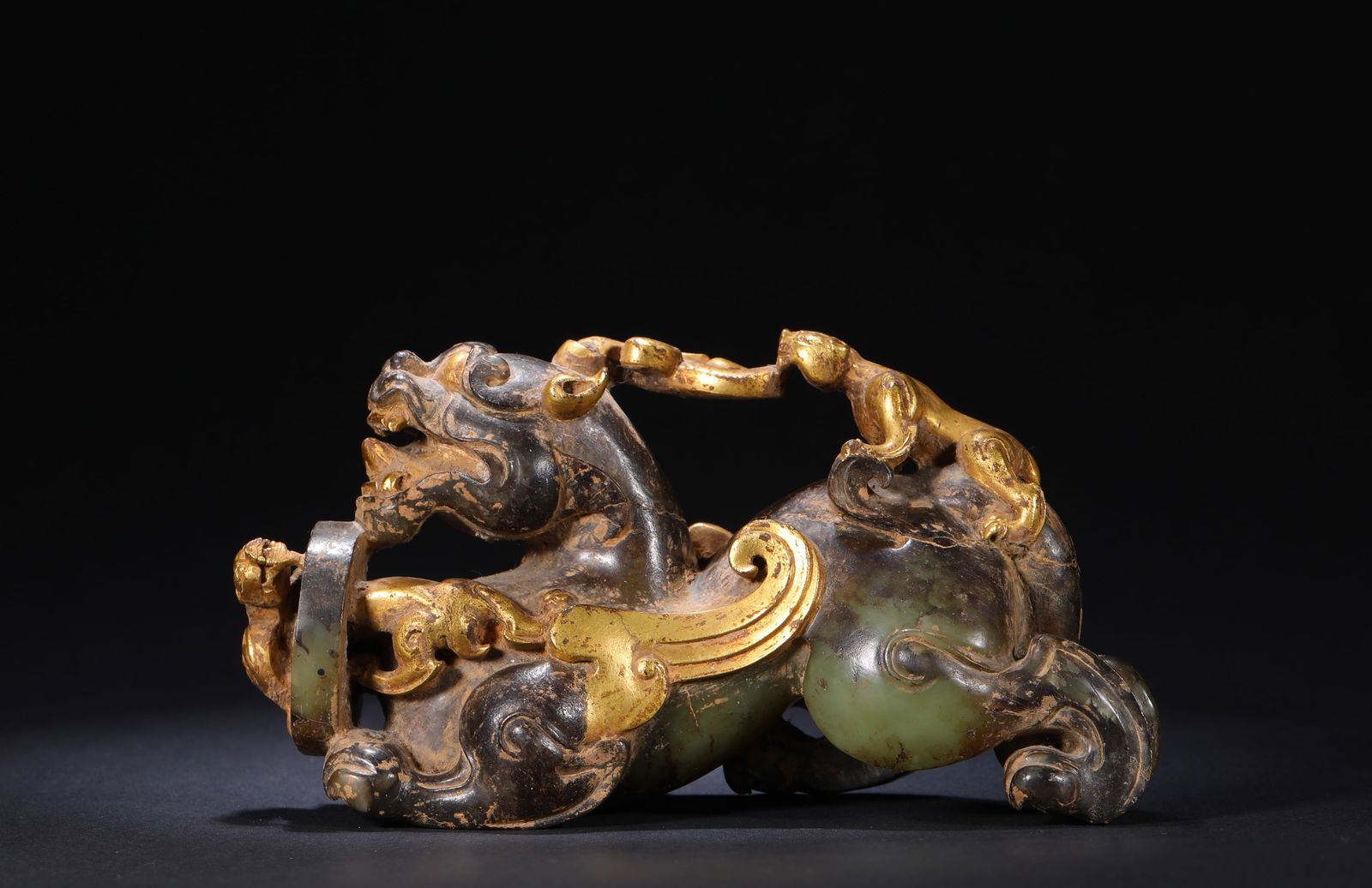HAN DYNASTY, HETIAN JADE AUSPICIOUS BEAST: Name HAN DYNASTY, HETIAN JADE AUSPICIOUS BEAST Dimensions H:10cm W:16.5cm Weight:880g Condition Additional photographs and condition reports are available upon request as a courte
