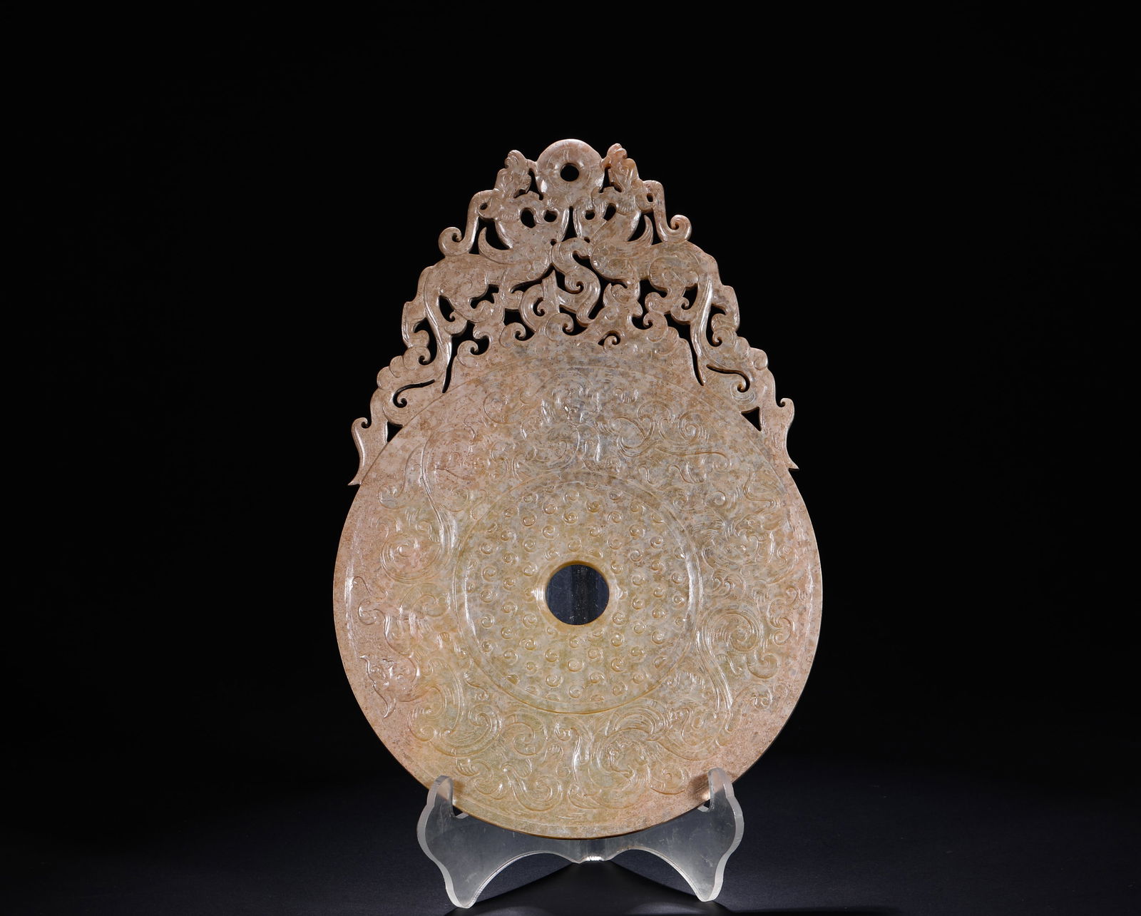 IN THE HAN DYNASTY, THE JADE DRAGON PATTERN OF HETIAN EMERGED FROM THE PAN BI (1 of 7)