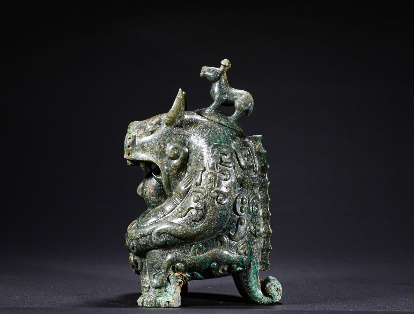 SHANG DYNASTY HETIAN JADE BEAR VASE: Name SHANG DYNASTY HETIAN JADE BEAR VASE Dimensions H:20cm W:11cm Weight:1450g Condition Additional photographs and condition reports are available upon request as a courtesy to o