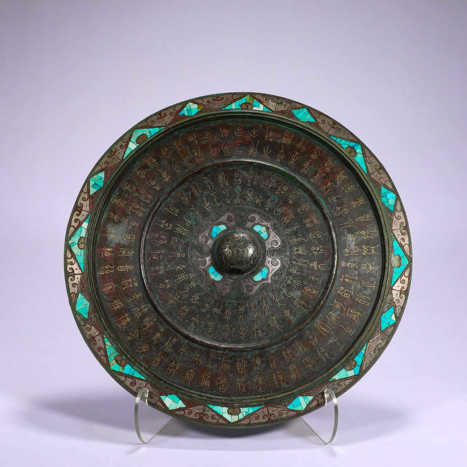 HAN DYNASTY BRONZE MIRROR WITH INLAID GOLD AND SILVER INLAID TURQUOISE LONG INSCRIPTION: Name HAN DYNASTY BRONZE MIRROR WITH INLAID GOLD AND SILVER INLAID TURQUOISE LONG INSCRIPTION Dimensions D:25.8cm Weight:2490g Condition Additional photographs and condition reports