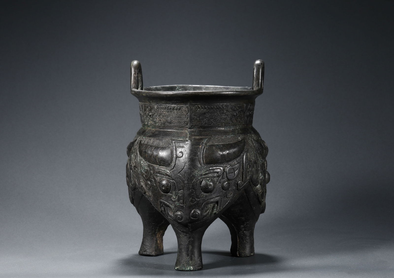 BRONZE TRIPOD OF THE SHANG DYNASTY (1 of 8)