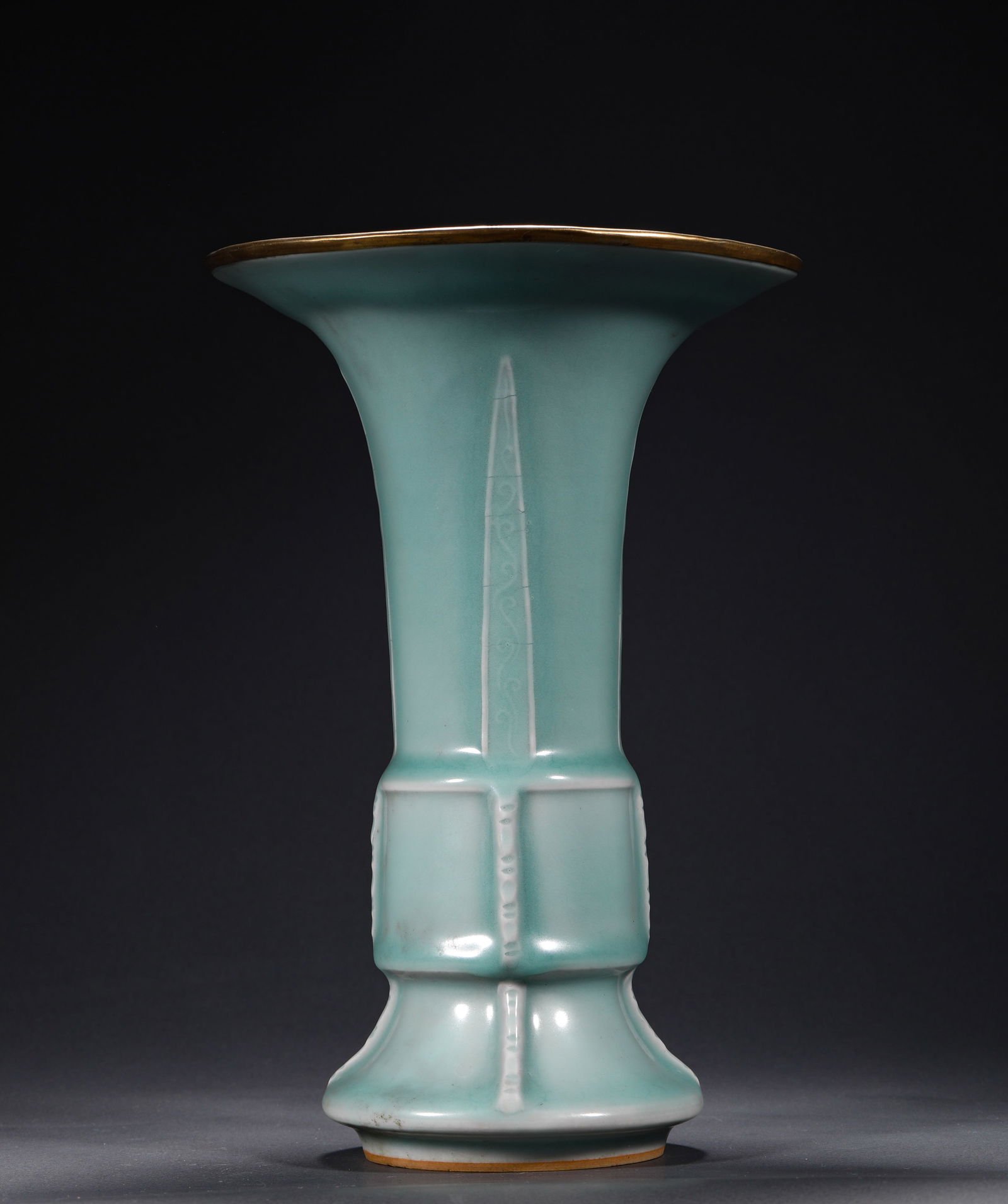 SONG DYNASTY, LONGQUAN KILN FLOWER : Name SONG DYNASTY, LONGQUAN KILN FLOWER ?? Dimensions H:23.5cmD:15.8cm Condition Additional photographs and condition reports are available upon request as a courtesy to our clients