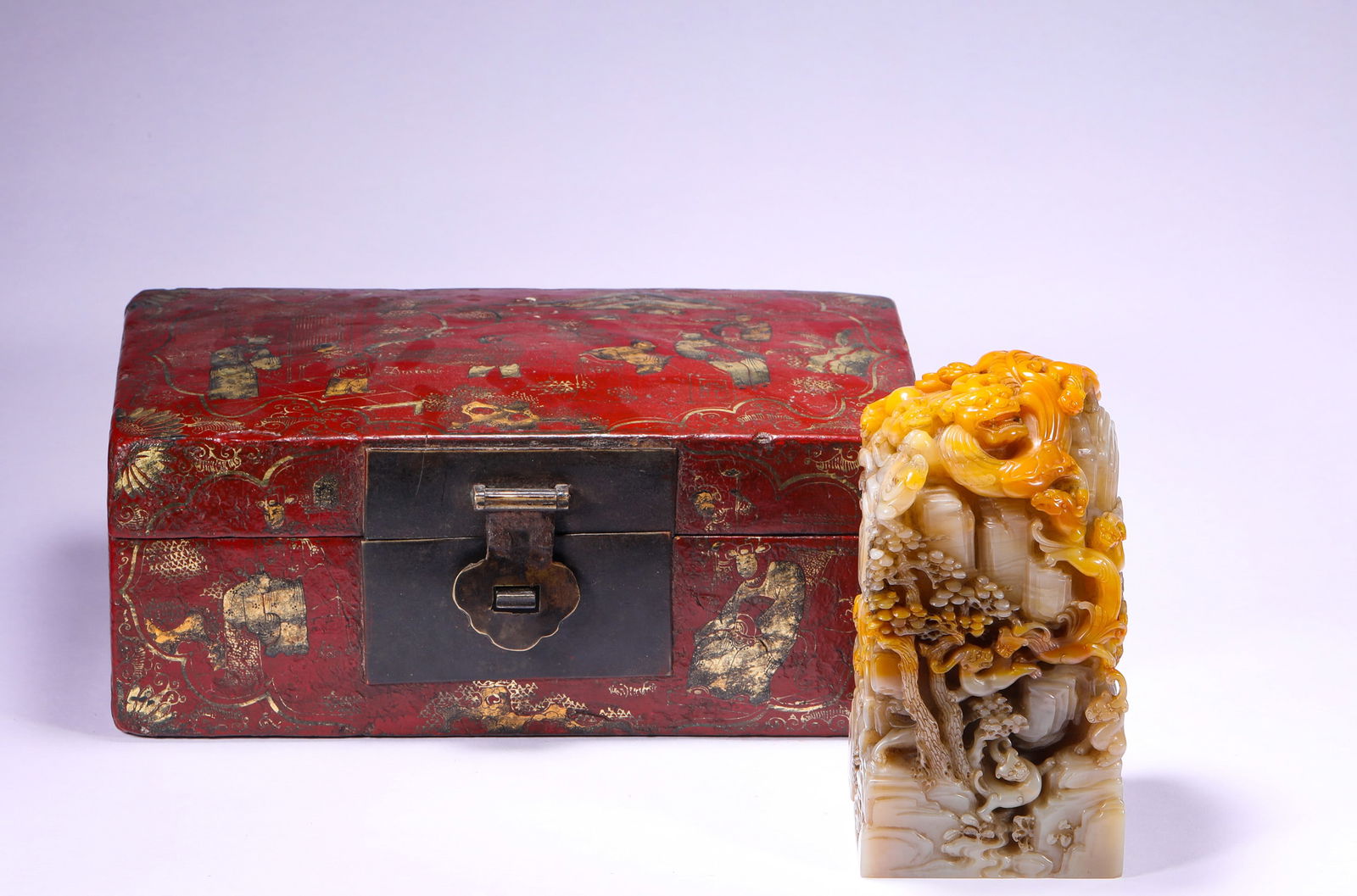QING DYNASTY, SHOUSHAN TIANHUANG SEAL: Name QING DYNASTY, SHOUSHAN TIANHUANG SEAL Dimensions H:17cm W:8.2cm Weight:2040g Condition Additional photographs and condition reports are available upon request as a courtesy t