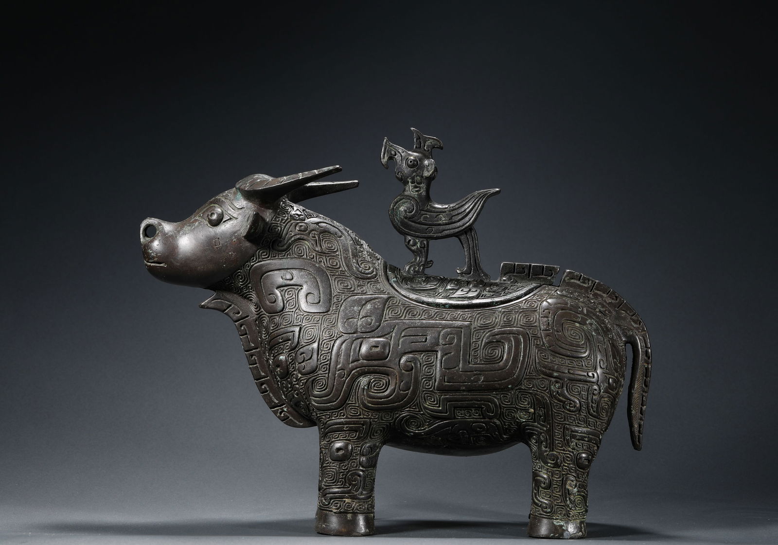 BRONZE OX VASE WITH TAOTIE PATTERN FROM THE WESTERN ZHOU PERIOD (1 of 10)