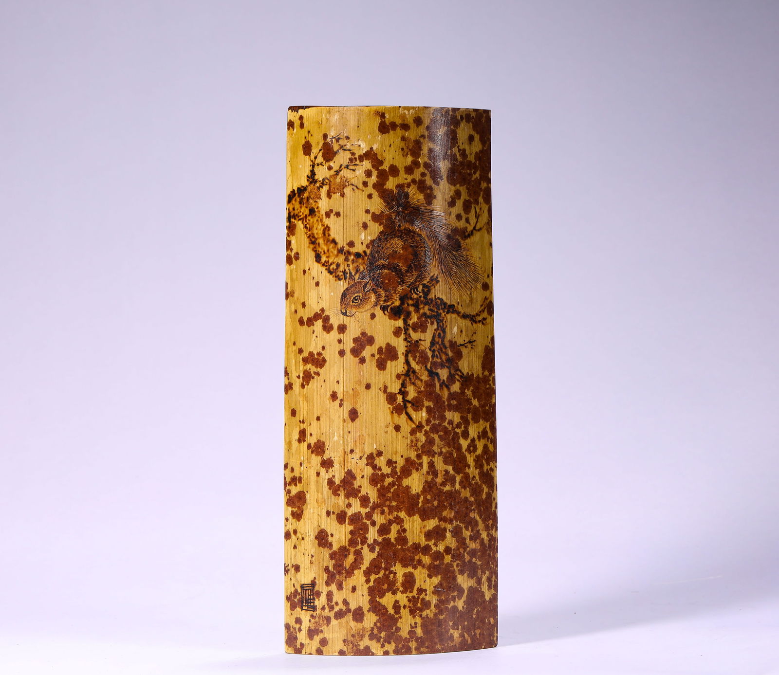 IN THE QING DYNASTY, YUNFEI'S BAMBOO ARM REST: Name IN THE QING DYNASTY, YUNFEI'S BAMBOO ARM REST Dimensions H:21.5cm W:8.5cm Weight:140g Condition Additional photographs and condition reports are available upon request as a c