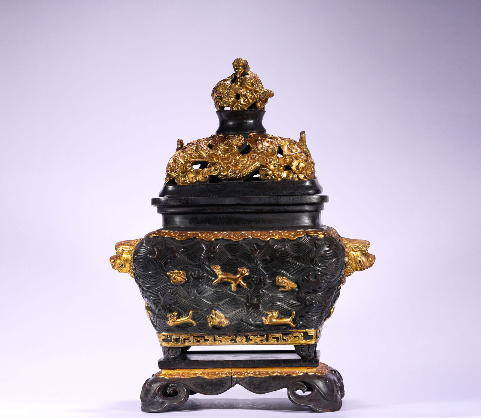 QING DYNASTY, SANDALWOOD LACQUER WITH GOLDEN DRAGON PATTERN INCENSE: Name QING DYNASTY, SANDALWOOD LACQUER WITH GOLDEN DRAGON PATTERN INCENSE Dimensions H:40cm W:27cm Weight:3600g Condition Additional photographs and condition reports are available