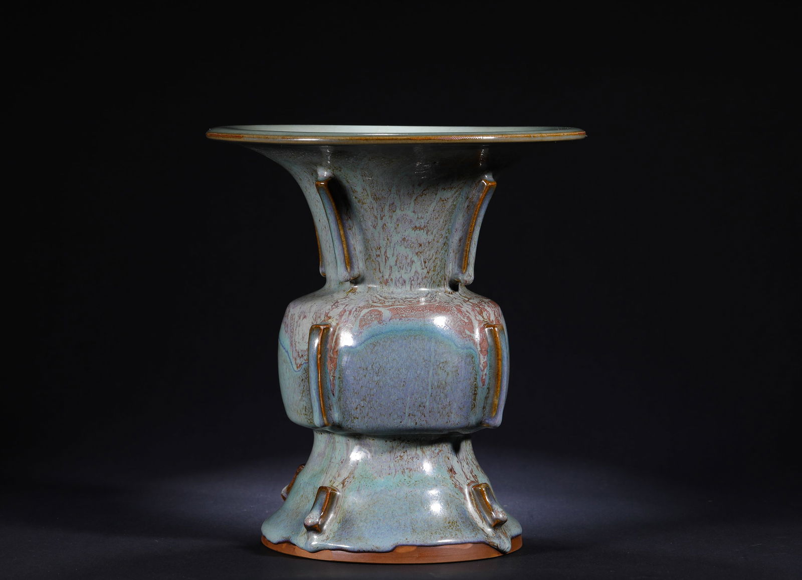 IN THE SONG DYNASTY, JUN KILN FLOWER : Name IN THE SONG DYNASTY, JUN KILN FLOWER ?? Dimensions H:23cmD:21cm Condition Additional photographs and condition reports are available upon request as a courtesy to our clients.