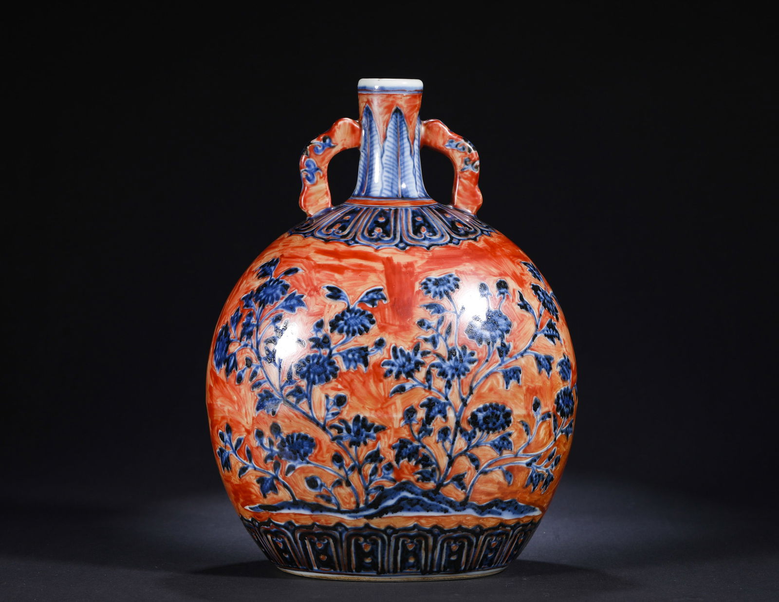 MING DYNASTY, BLUE AND RED FLOWER-PATTERNED FLAT VASE: Name MING DYNASTY, BLUE AND RED FLOWER-PATTERNED FLAT VASE Dimensions H:28cmD:16cm Condition Additional photographs and condition reports are available upon request as a courtesy to