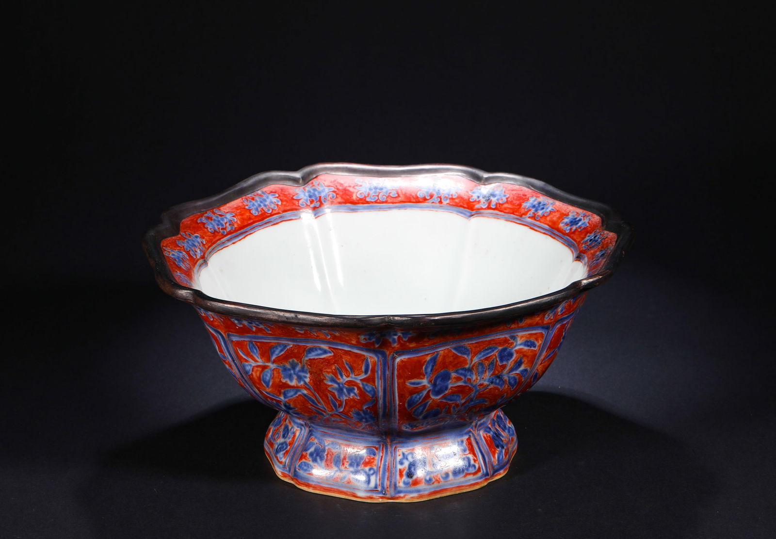 MING DYNASTY, XUANDE BLUE AND RED PORCELAIN BOWL: Name MING DYNASTY, XUANDE BLUE AND RED PORCELAIN BOWL Dimensions H:11.3cmD:24cm Condition Additional photographs and condition reports are available upon request as a courtesy to ou