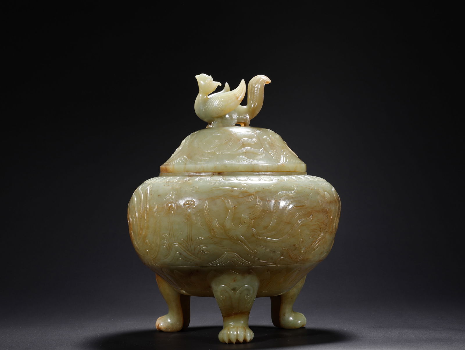 TANG DYNASTY, EMPRESS PERIOD OF HETIAN JADE PHOENIX PATTERN INCENSE: Name TANG DYNASTY, EMPRESS PERIOD OF HETIAN JADE PHOENIX PATTERN INCENSE Dimensions H:22cm W:16.5cm Weight:1480g Condition Additional photographs and condition reports are availab