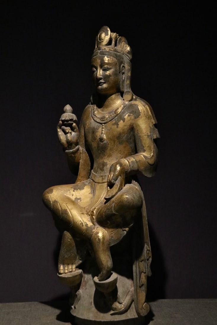 A GILDED STONE BUDDHA STATUE WITH CROSSED FEET FROM THE NORTHERN QI DYNASTY: Name A GILDED STONE BUDDHA STATUE WITH CROSSED FEET FROM THE NORTHERN QI DYNASTY Dimensions H:80cm Condition Additional photographs and condition reports are available upon request a