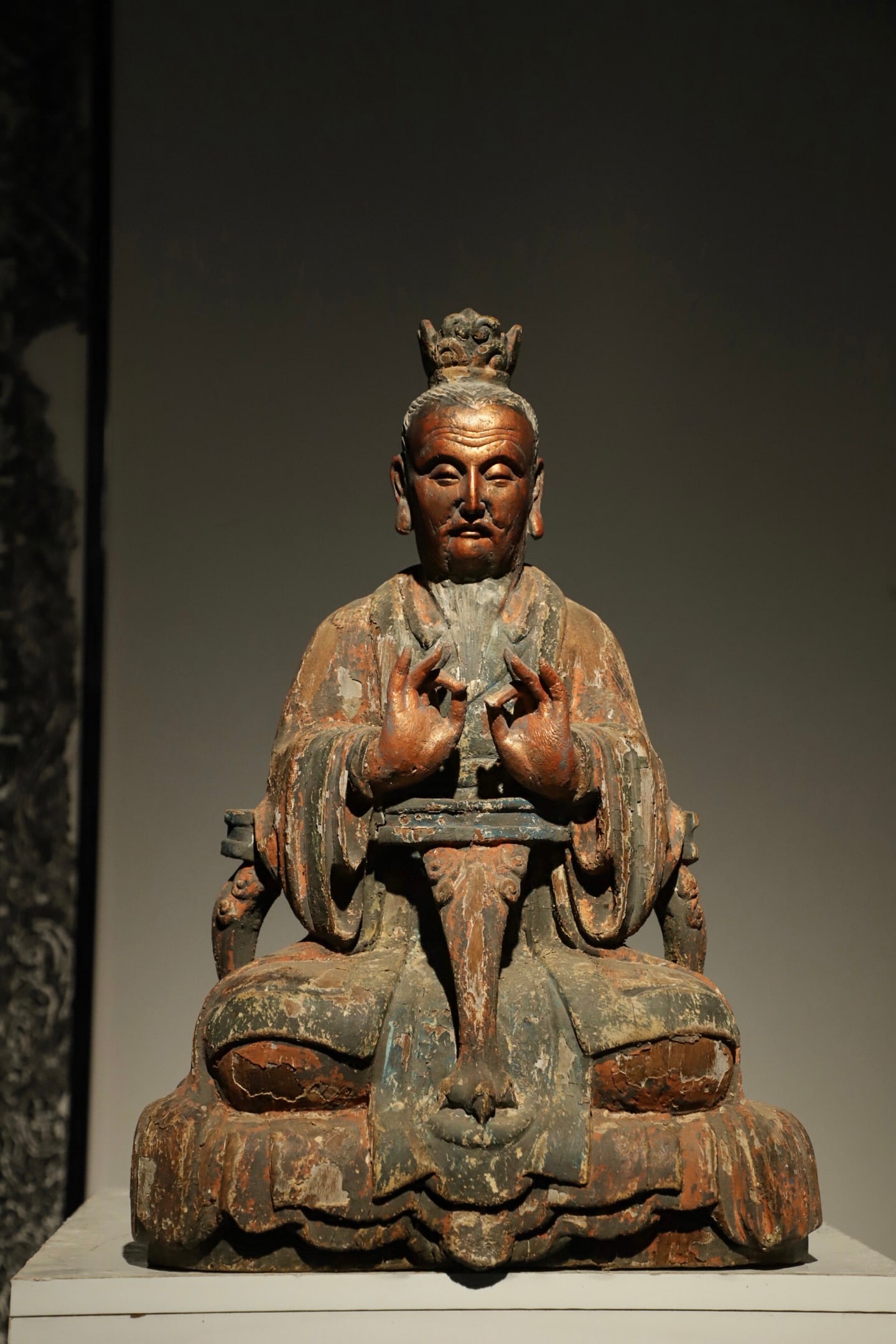 A WOODEN STATUE OF LAOZI IN THE SONG DYNASTY: Name A WOODEN STATUE OF LAOZI IN THE SONG DYNASTY Dimensions H:46cmL:32cm W:20cm Condition Additional photographs and condition reports are available upon request as a courtesy to ou