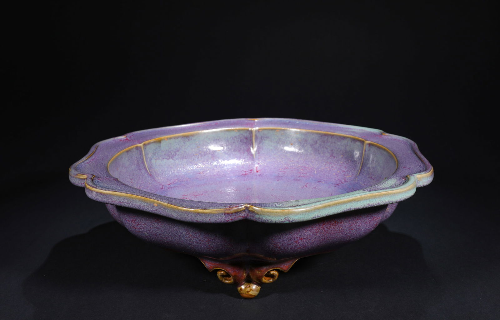 A THREE-LEGGED BASIN IN THE CRABAPPLE WITH GRAPE PURPLE GLAZE FROM THE JUN KILN OF THE SONG DYNASTY (1 of 8)