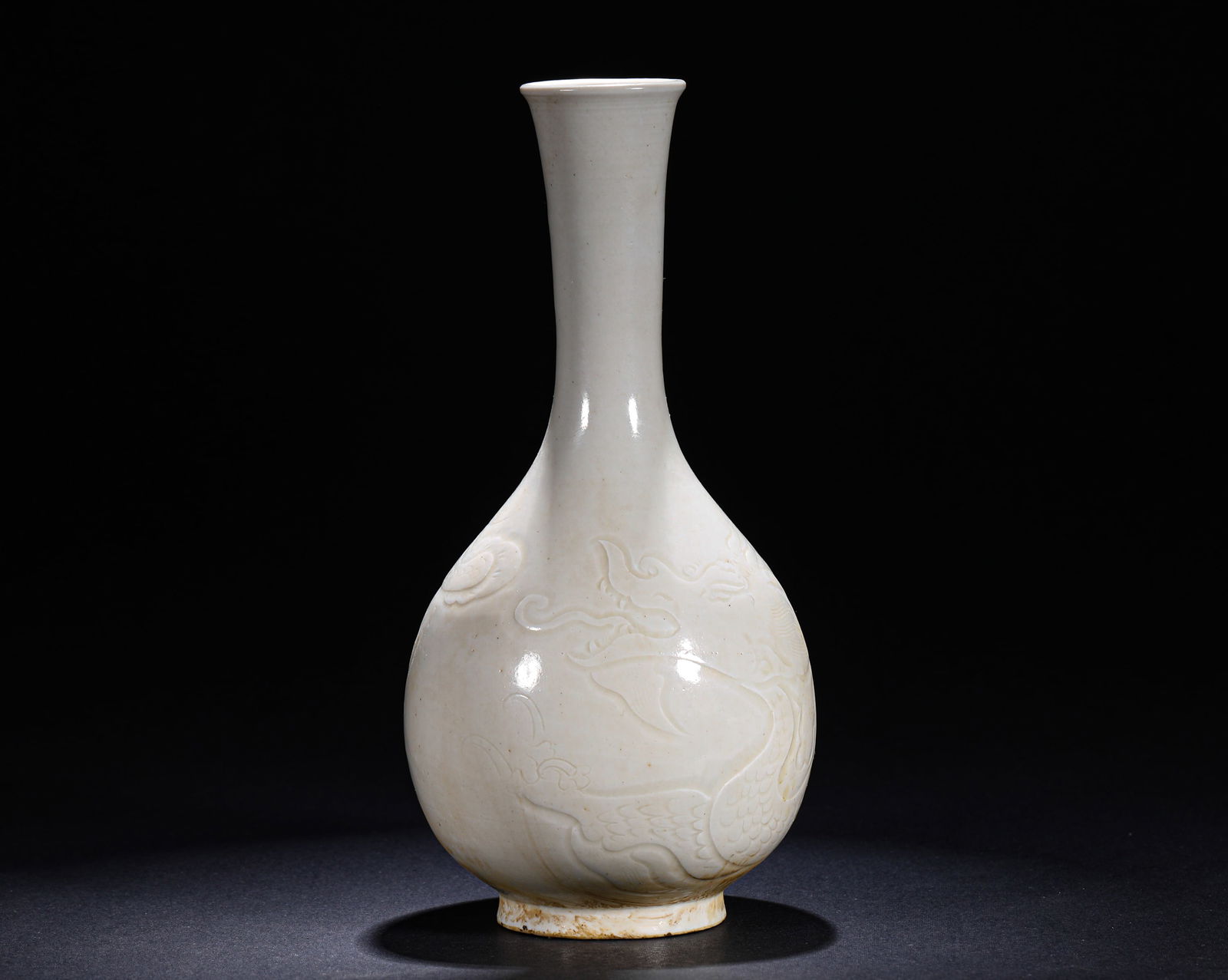 A WHITE GLAZED JADE HUCHUN VASE ENGRAVED WITH DRAGON PATTERNS FROM DING KILN OF THE NORTHERN SONG (1 of 6)
