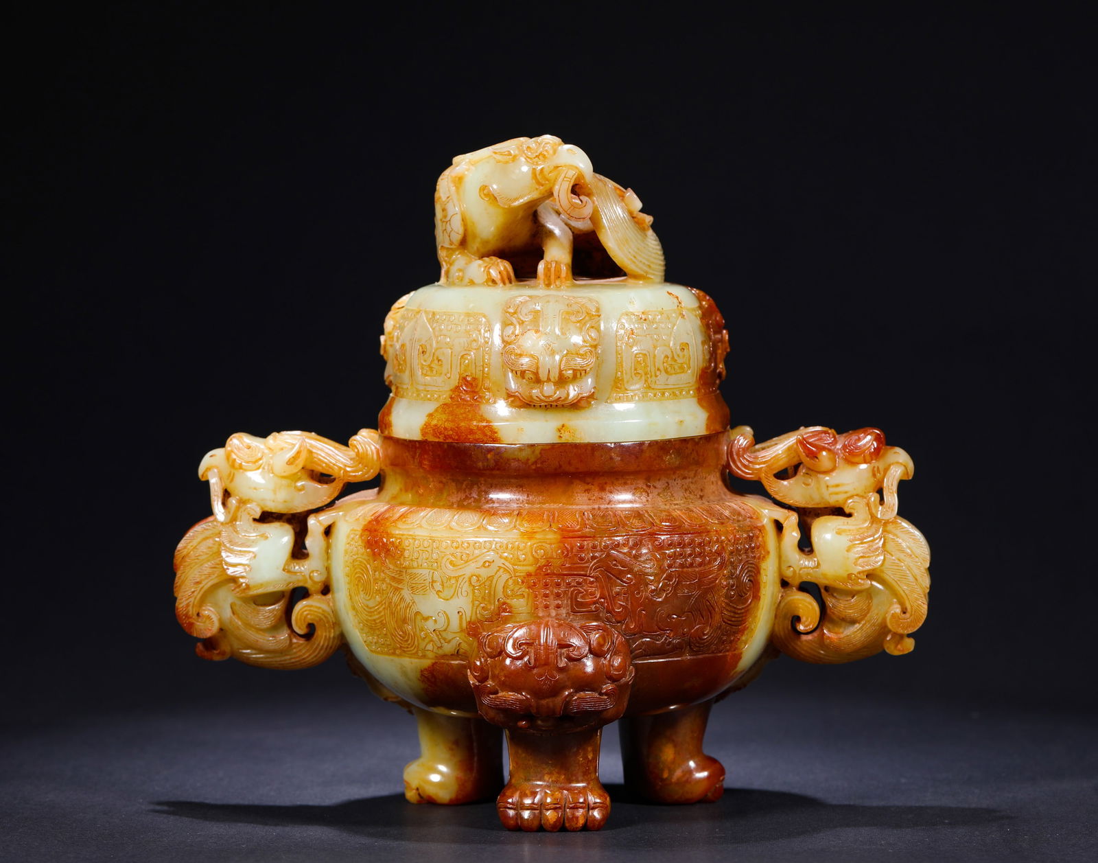 TANG DYNASTY, HETIAN JADE INCENSE: Name TANG DYNASTY, HETIAN JADE INCENSE Dimensions H: 19 CM; W: 19 CM; WEI GHT: 1710 G Condition Additional photographs and condition reports are available upon request as a courtesy to our