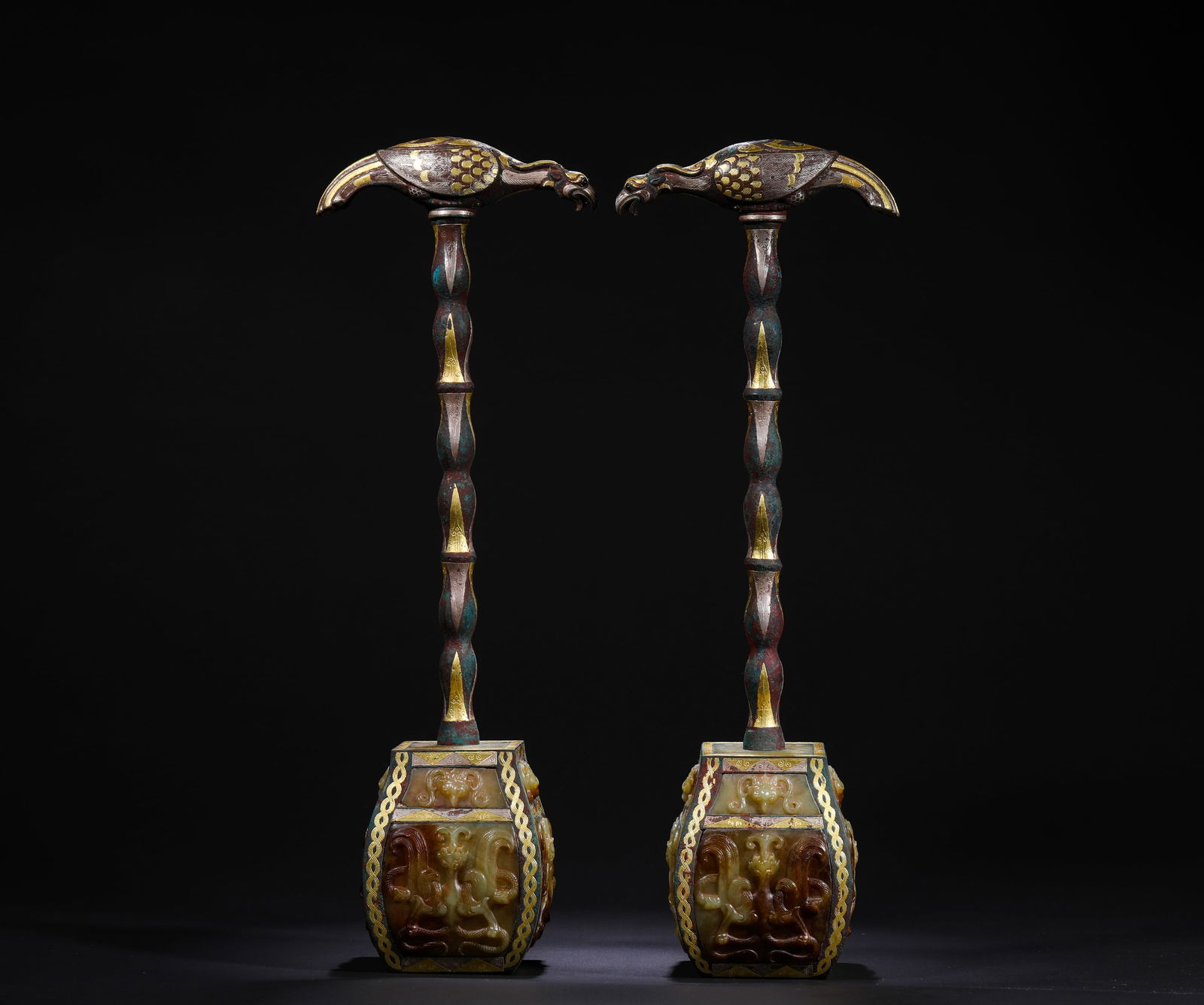 HAN DYNASTY COPPER CUPOLA GOLD AND SILVER, RITUAL VESSEL WITH HETIAN JADE BASE: Name HAN DYNASTY COPPER CUPOLA GOLD AND SILVER, RITUAL VESSEL WITH HETIAN JADE BASE Dimensions H: 35.5 CM; W: 12.5 CM; WEI GHT: 2050 G Condition Additional photographs and condition