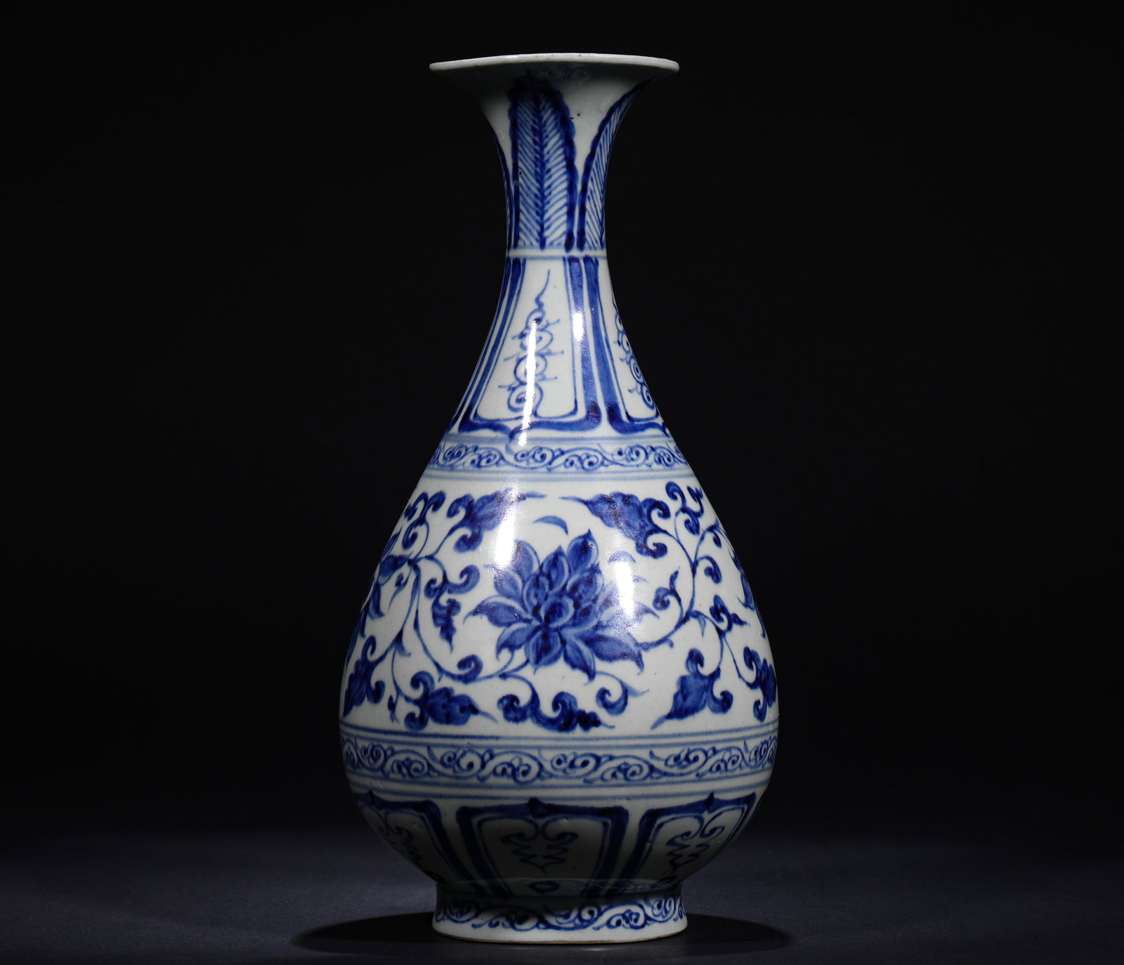 YUAN DYNASTY BLUE AND WHITE COILED FLOWER PATTERN JADE HUCHUN VASE (1 of 7)