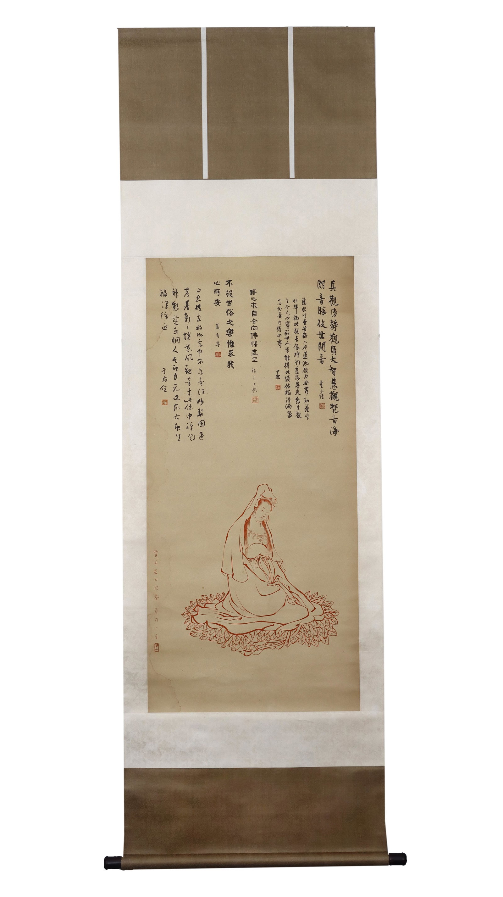 HONG YI QUIETLY OBSERVES THE HEART OF THE PAINTING (1 of 9)