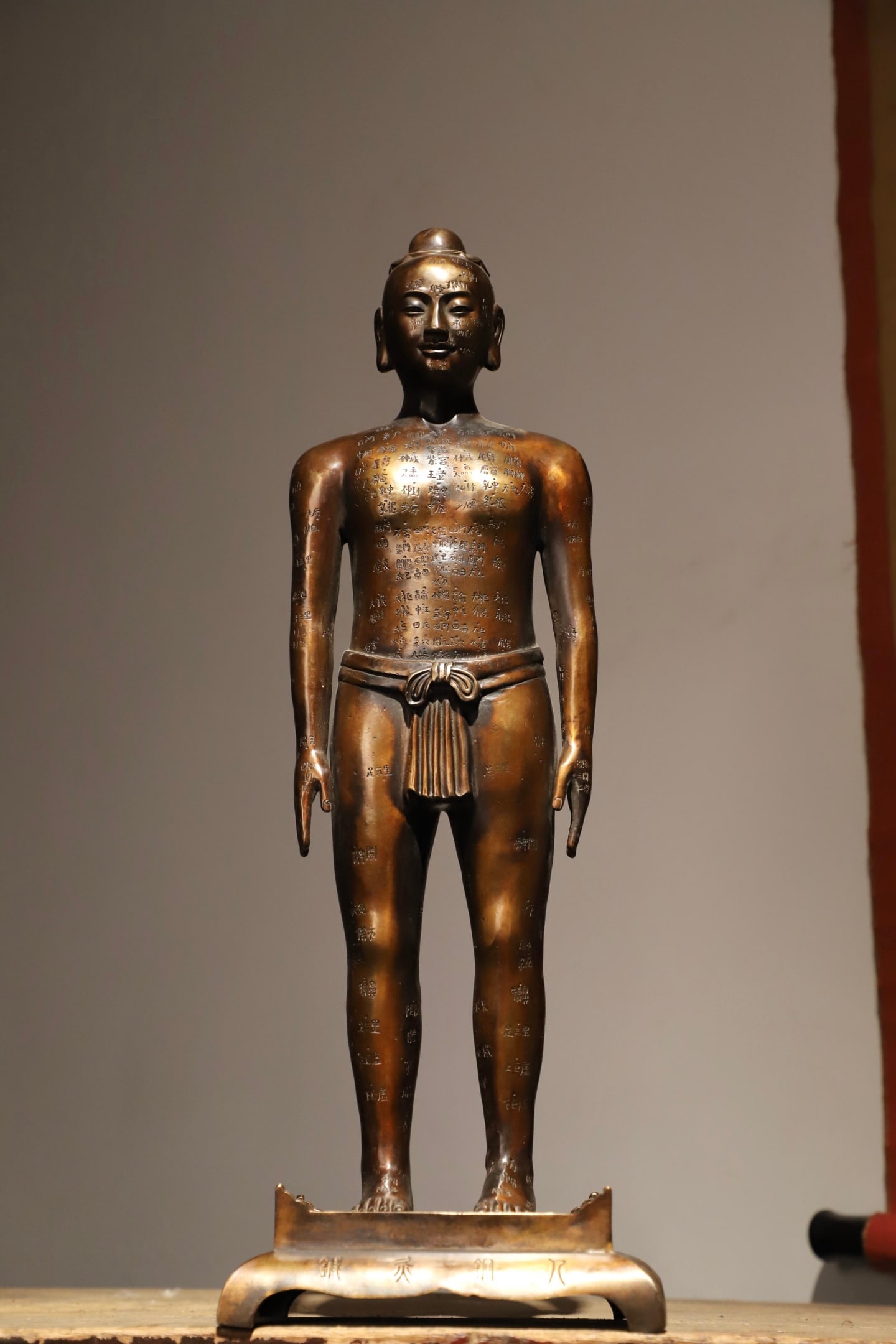 ACUPUNCTURE BRONZE FIGURES OF THE MING DYNASTY: Name ACUPUNCTURE BRONZE FIGURES OF THE MING DYNASTY Dimensions H:50cm(19.69in) L:18cm(7.09in) W:12cm(4.72in) This is a Ming Dynasty bronze acupuncture human model with meridians and acupoints carved o