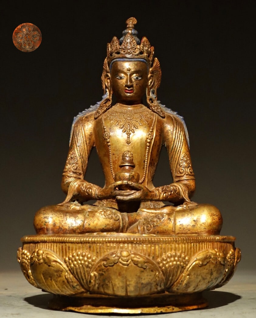 A COURT STATUE OF THE BUDDHA OF INFINITE LIFE IN GILDED BRONZE FROM THE QING DYNASTY (1 of 9)