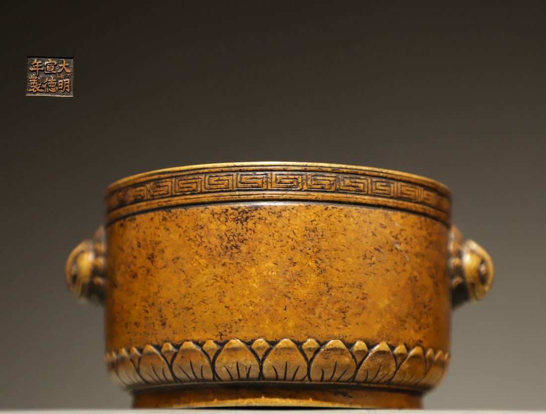 A MING DYNASTY COPPER TOP CHICKEN EAR LOTUS BOWL FURNACE: Name A MING DYNASTY COPPER TOP CHICKEN EAR LOTUS BOWL FURNACE Dimensions L:13cm(5.12in) H:6.5cm(2.56in) Weight:980g(2.16lb) Condition Additional photographs and condition reports are available