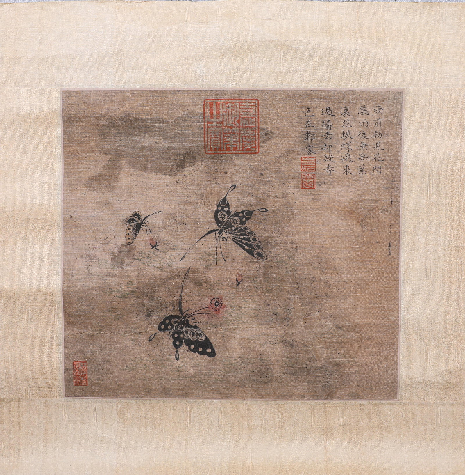 THE BUTTERFLY PAINTING FROM THE QING DYNASTY COURT COLLECTION: Name THE BUTTERFLY PAINTING FROM THE QING DYNASTY COURT COLLECTION Dimensions H:31cm(12.20in)W:35cm(13.78in) This is a Painting of Butterflies (ink and color on silk), a court-collected work from the