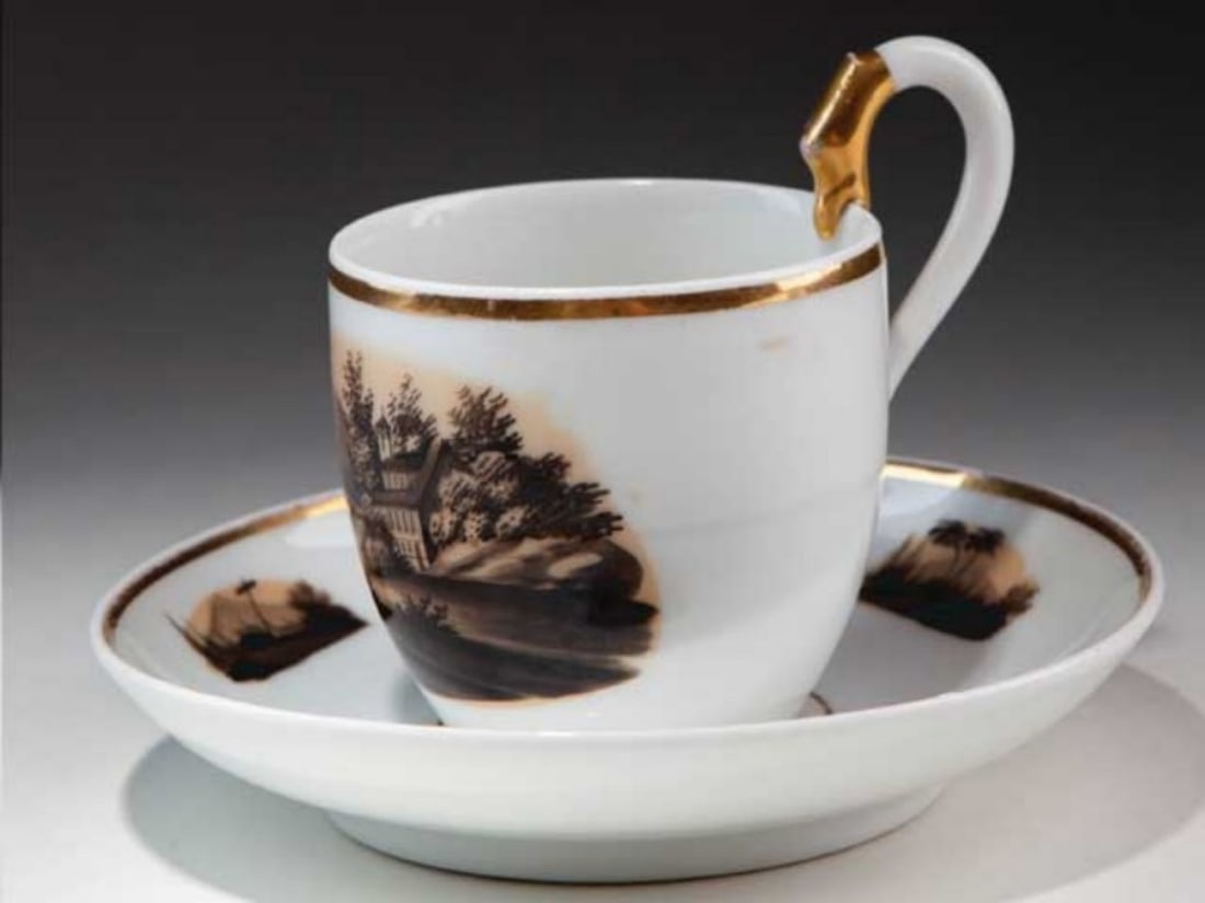 EXQUISITE 19TH-CENTURY GOLD-ENAMELED PORCELAIN CUP AND SAUCER SET: Name EXQUISITE 19TH-CENTURY GOLD-ENAMELED PORCELAIN CUP AND SAUCER SET Dimensions D:14.5cm Condition Additional photographs and condition reports are available upon request as a cour