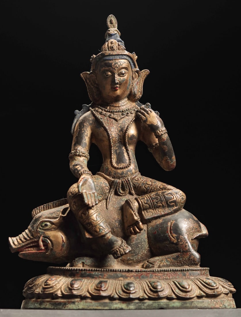 A MAHARI OF THE MING DYNASTY TIBETAN TRADITION: Name A MAHARI OF THE MING DYNASTY TIBETAN TRADITION Dimensions Weight:1938g (4.27lb) H:26.6cm (10.47in) W:19cm (7.48in) T:11cm (4.33in) This is a Qing Dynasty gilt-bronze painted statue of Marici (God