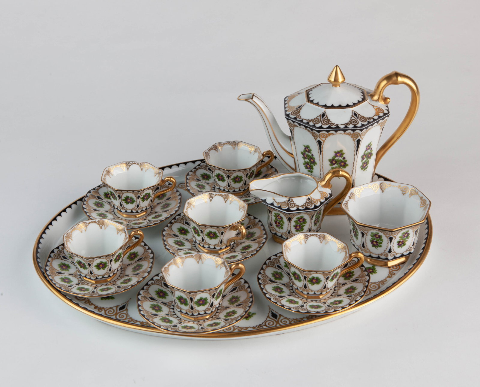 BAVARIAN PORCELAIN SET FOR SIX PEOPLE (1 of 13)