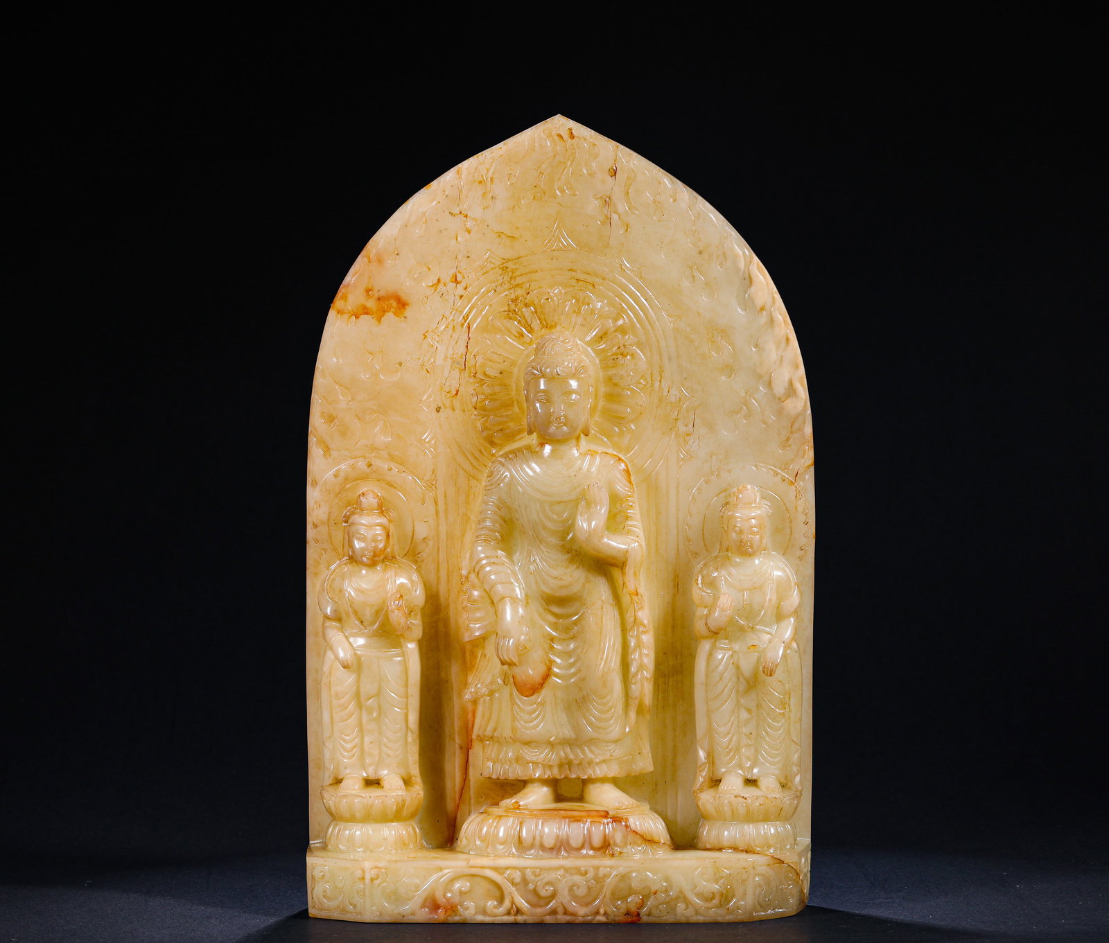 TANG DYNASTY HETIAN JADE THREE SAGES BUDDHA NICHE: Name TANG DYNASTY HETIAN JADE THREE SAGES BUDDHA NICHE Dimensions H:29cmW:18cmWeight:2440g Condition Additional photographs and condition reports are available upon request as a c