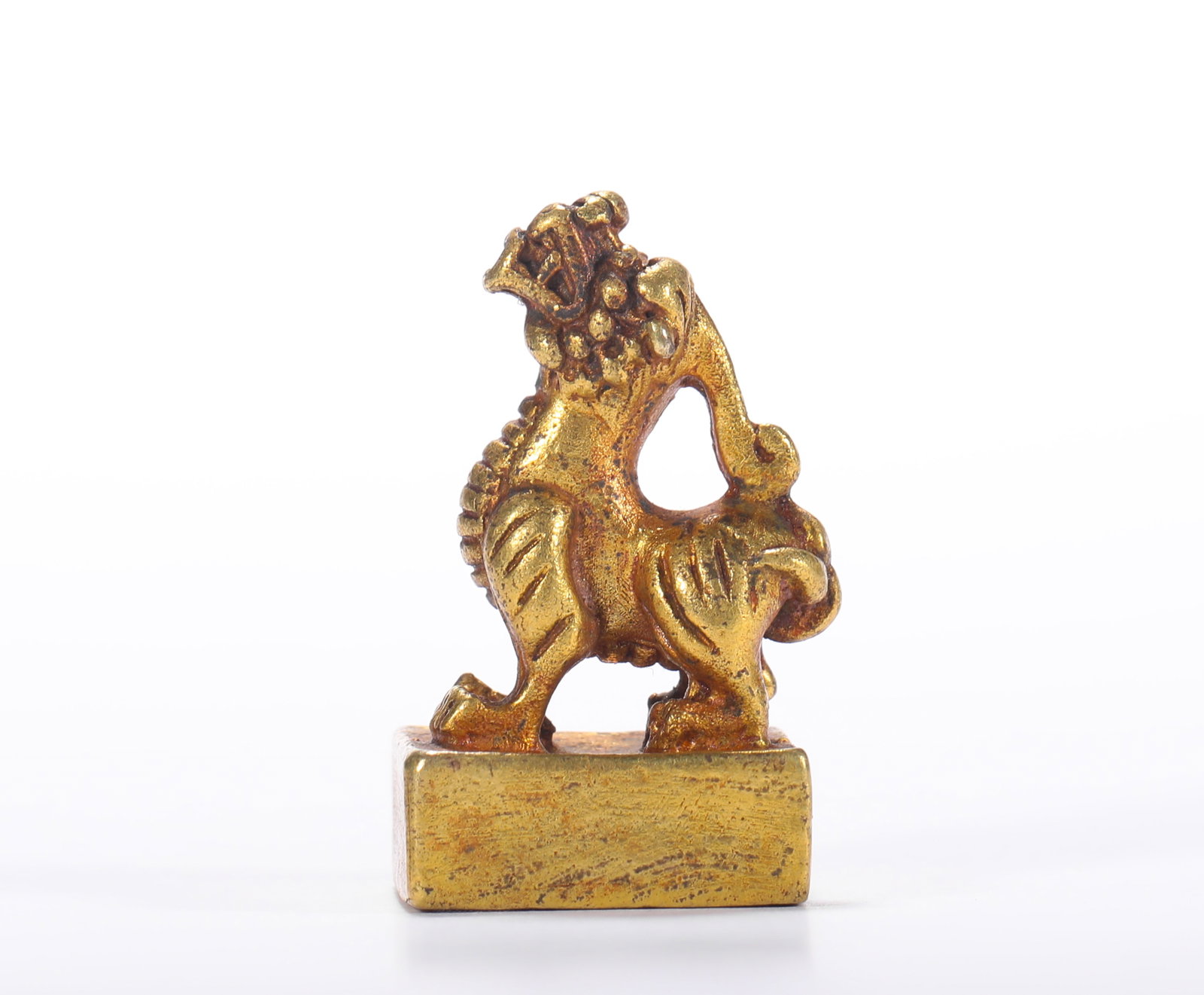 BRONZE GILDED SEALS OF THE HAN DYNASTY: Name BRONZE GILDED SEALS OF THE HAN DYNASTY Dimensions H:3cmW:1.6cmWeight:20g Condition Additional photographs and condition reports are available upon request as a courtesy to ou