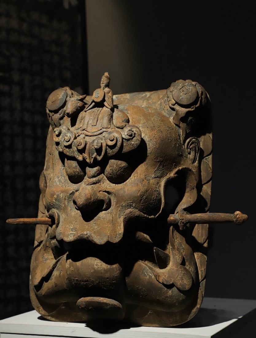 MING DYNASTY NANMU TUNKOU: Name MING DYNASTY NANMU TUNKOU Dimensions H:43cm L:33cm T:16?M??L:45?MThis is an ancient wooden-carved Fangxiang mask (or tomb-guarding talisman). Carved from a single piece of wood, it has a fierce a