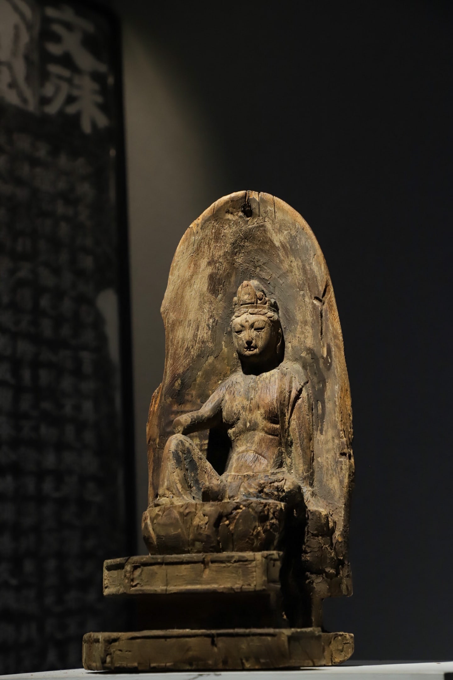 SONG DYNASTY WOODCARVING OF THE BODHISATTVA AVALOKITESVARA (1 of 9)