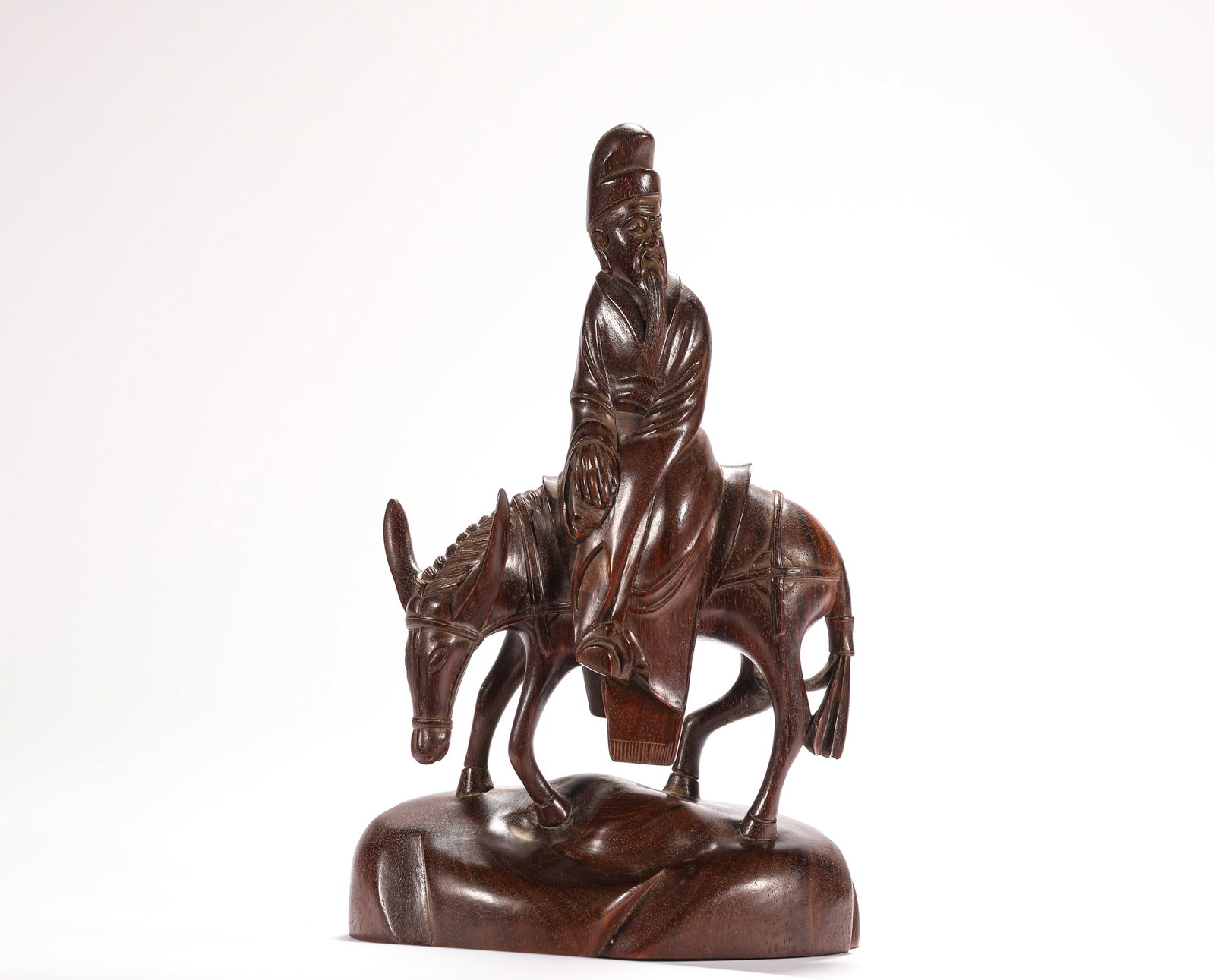 A FIGURE CARVED FROM ROSEWOOD IN THE QING DYNASTY: Name A FIGURE CARVED FROM ROSEWOOD IN THE QING DYNASTY Dimensions H:23cm W:13.8cm Weight:470g Condition Additional photographs and condition reports are available upon req