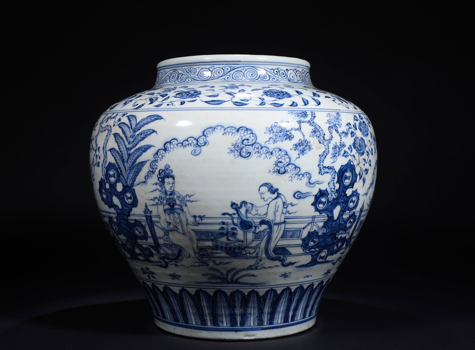 A LARGE BLUE AND WHITE PORCELAIN JAR OF A LADY FROM THE YUAN DYNASTY (1 of 9)