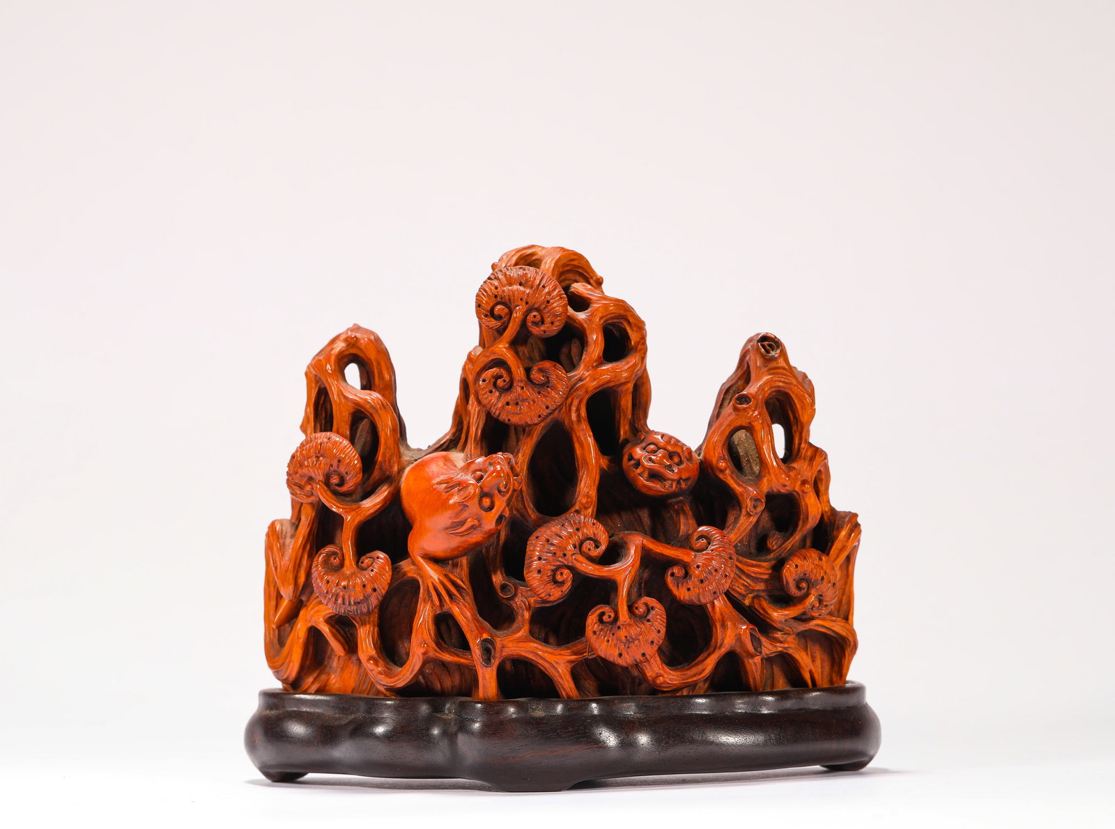 QING DYNASTY BOXWOOD PEN HOLDER: Name QING DYNASTY BOXWOOD PEN HOLDER Dimensions H:12cm W:14.2cm Weight:320g Condition Additional photographs and condition reports are available upon request as a courtesy