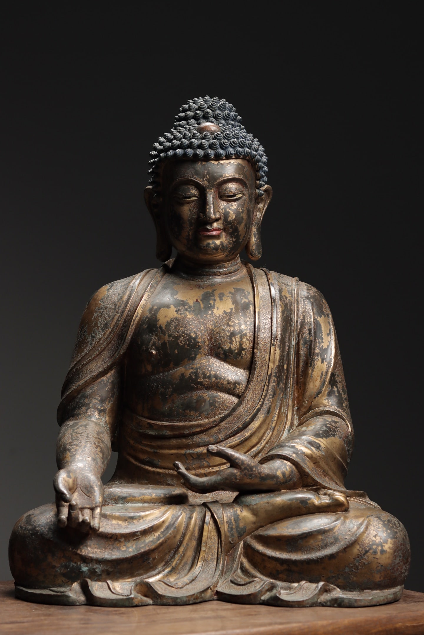 A SEATED STATUE OF SAKYAMUNI FROM THE MING DYNASTY (1 of 10)