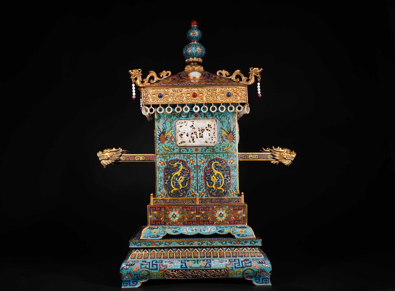 A PRECIOUS COPPER CLOISONNE FROM THE QIANLONG PERIOD OF THE QING DYNASTY, SET IN A HETIAN JADE SEDAN: Name A PRECIOUS COPPER CLOISONNE FROM THE QIANLONG PERIOD OF THE QING DYNASTY, SET IN A HETIAN JADE SEDAN CHAIR Dimensions H:65cm W:47cm Weight:13200g Condition Additional