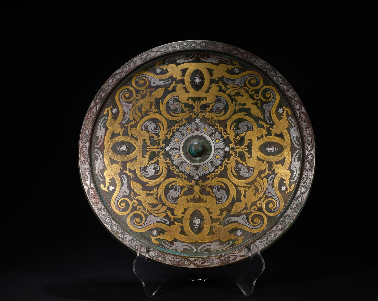 BRONZE MIRROR WITH GOLD AND SILVER DRAGON AND PHOENIX PATTERNS FROM THE WARRING STATES PERIOD: Name BRONZE MIRROR WITH GOLD AND SILVER DRAGON AND PHOENIX PATTERNS FROM THE WARRING STATES PERIOD Dimensions D:30cmWeight:2370g Condition Additional photographs and condition repo