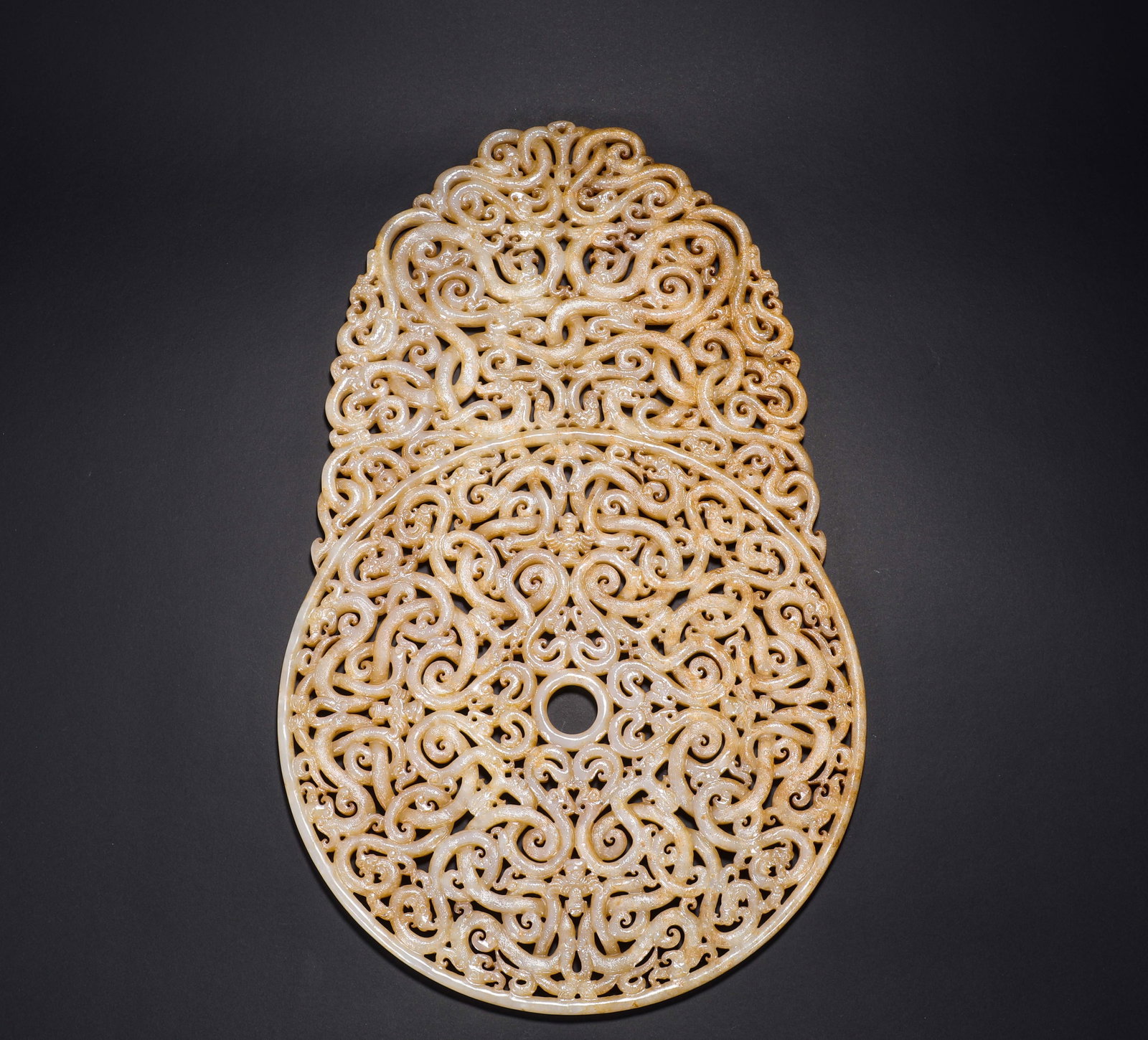 HAN DYNASTY HETIAN JADE DISC WITH COILED DRAGON PATTERN: Name HAN DYNASTY HETIAN JADE DISC WITH COILED DRAGON PATTERN Dimensions H:32cmW:20cmWeight:800g Condition Additional photographs and condition reports are available upon request a