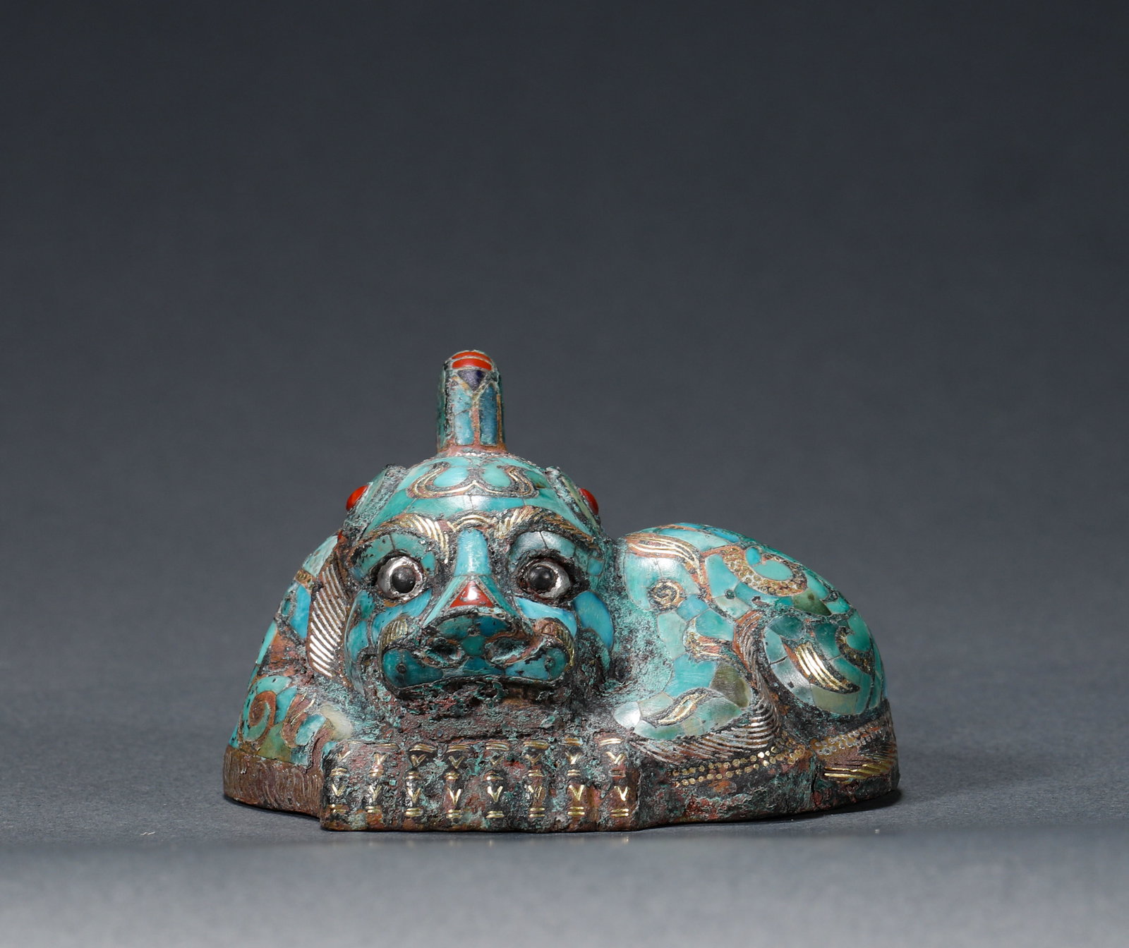 COPPER CUO GOLD AND SILVER MAT TOWN, WARRING STATES PERIOD: Name COPPER CUO GOLD AND SILVER MAT TOWN, WARRING STATES PERIOD Dimensions H:4cmW:5.8cmWeight:190g Condition Additional photographs and condition reports are available upon reques