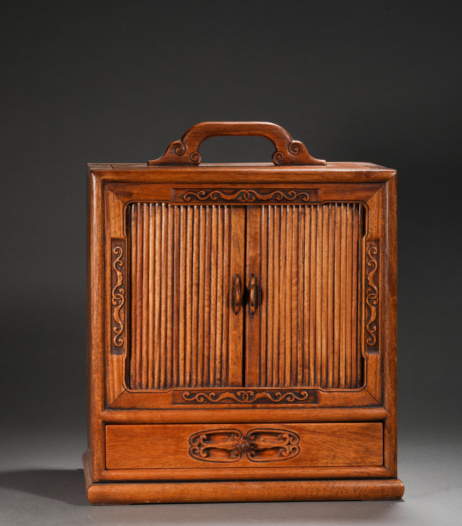 A CHINESE MING DYNASTY ROSEWOOD BOOKCASE: Name A CHINESE MING DYNASTY ROSEWOOD BOOKCASE Dimensions H:32cm,W:28cm Condition Additional photographs and condition reports are available upon request as a courtesy to our clients. Any