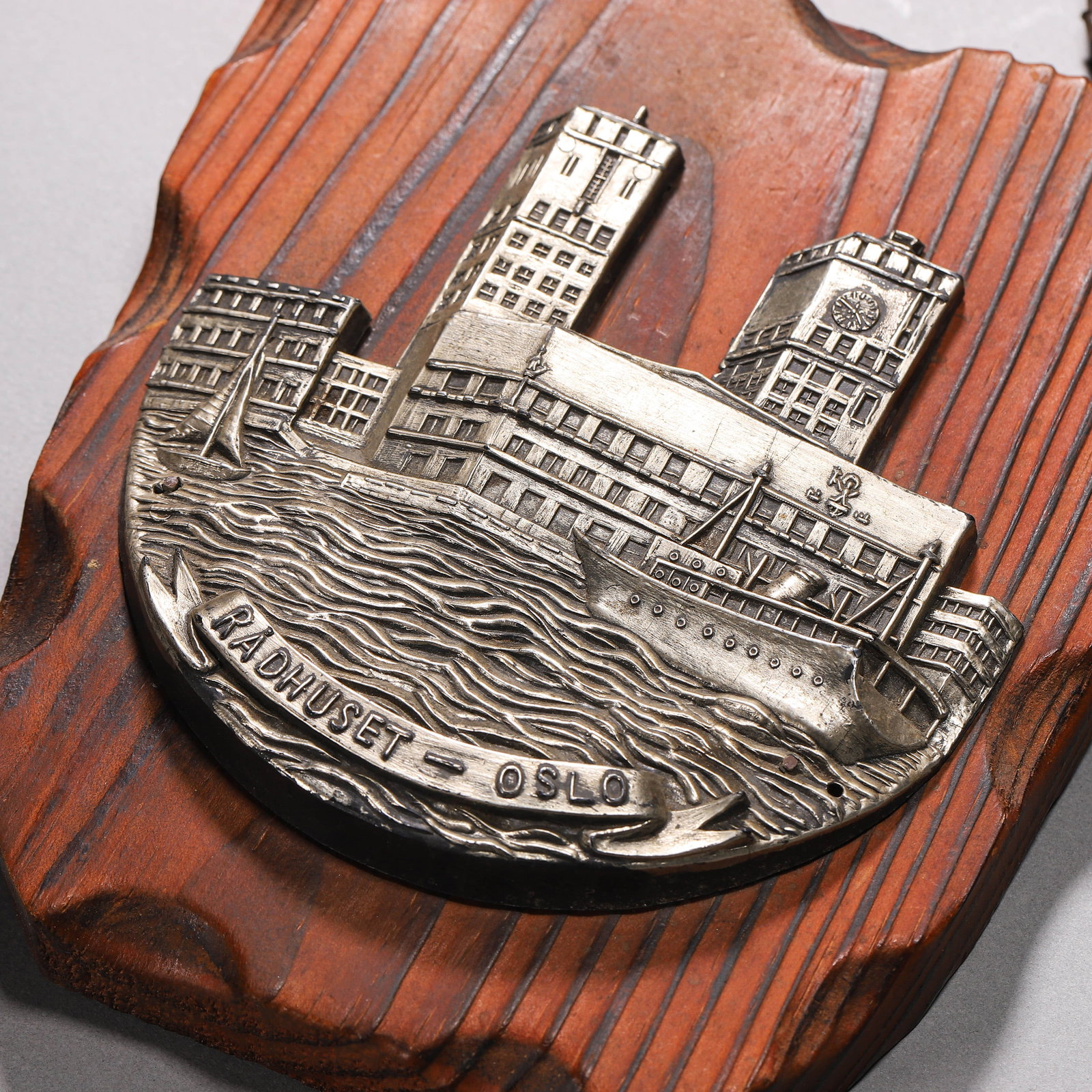 WOODEN PLAQUE WITH OSLO CITY HALL RELIEF - 2