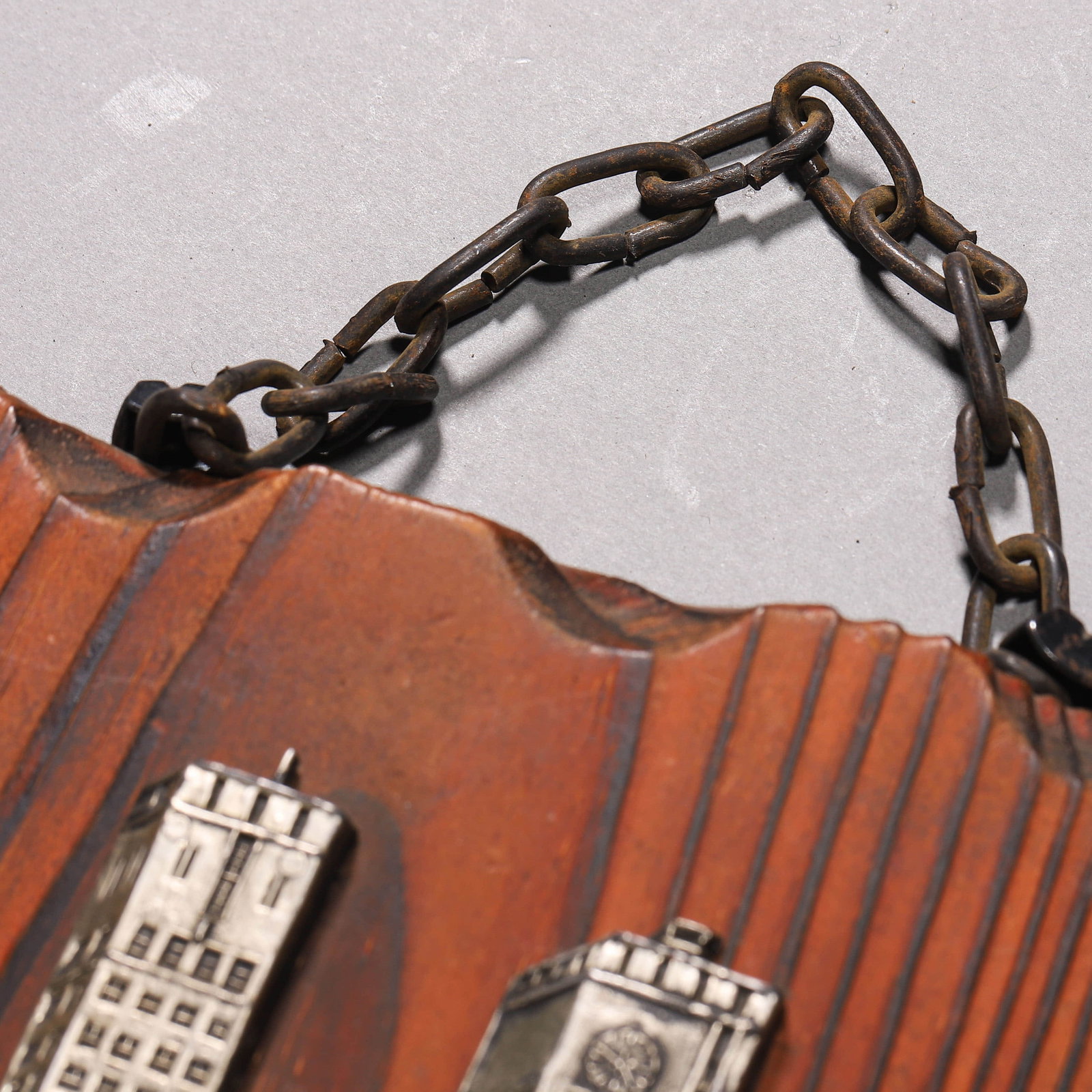 WOODEN PLAQUE WITH OSLO CITY HALL RELIEF - 3