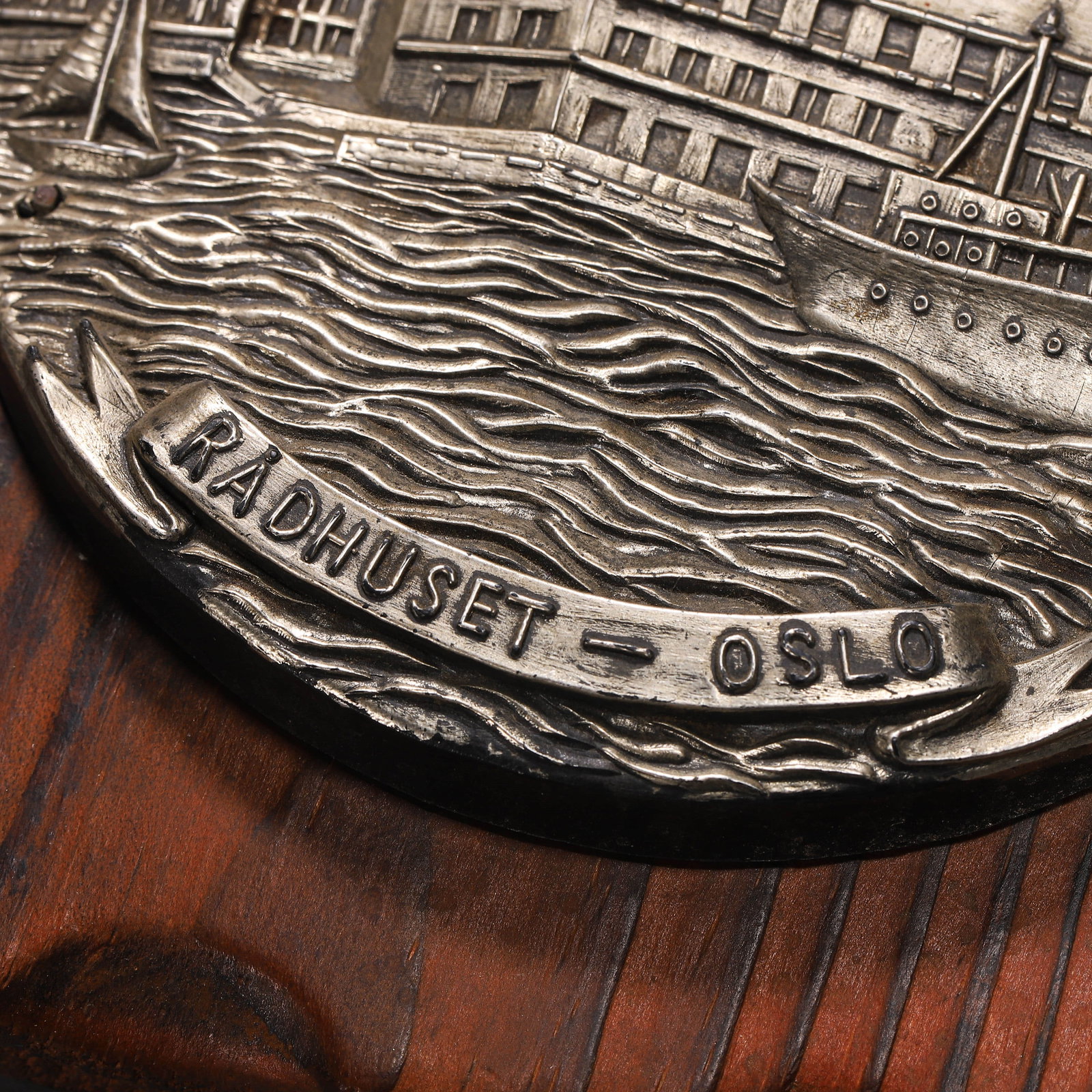 WOODEN PLAQUE WITH OSLO CITY HALL RELIEF - 4