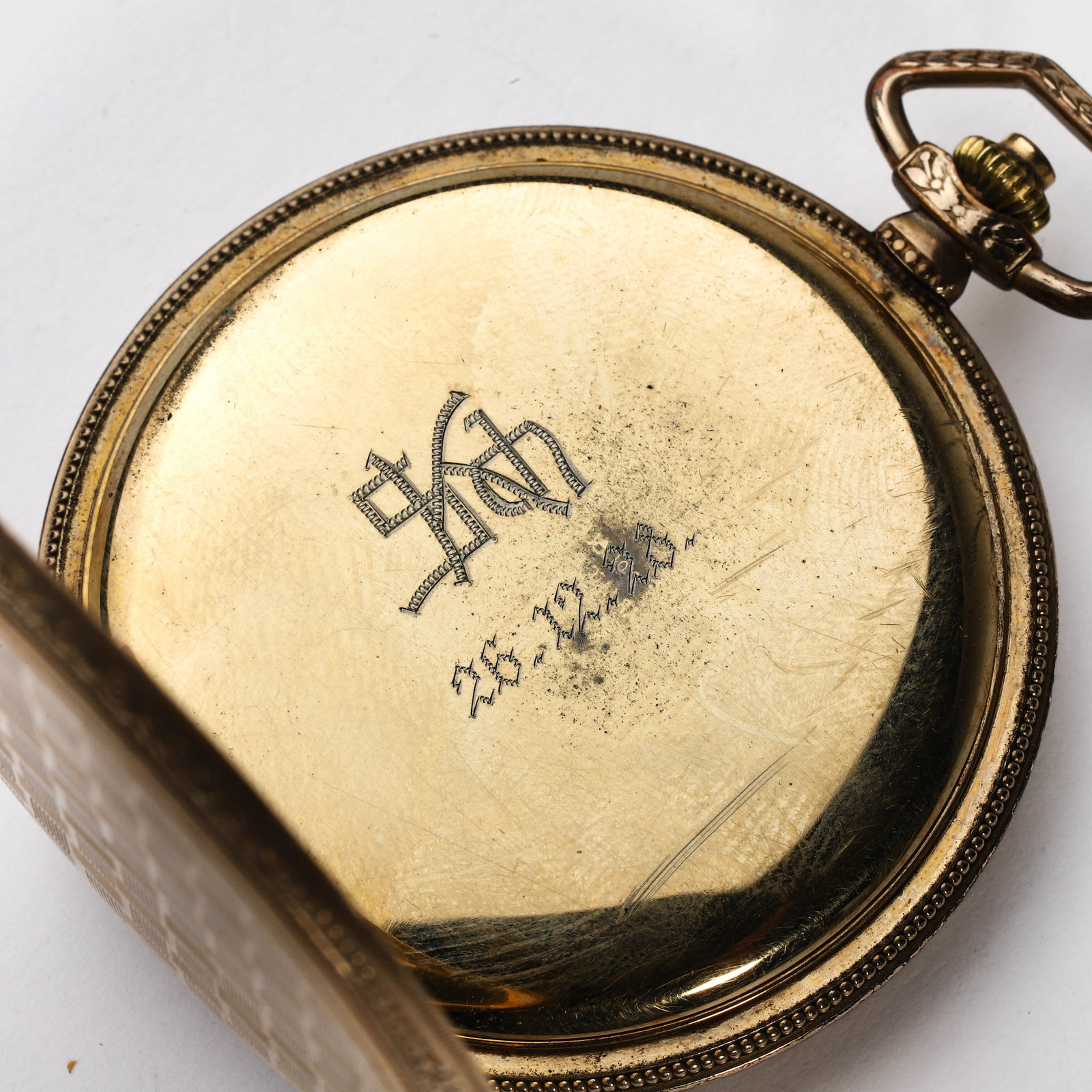 A GOLD-TONE POCKET WATCH WITH CHAIN IN FITTED CASE - 7