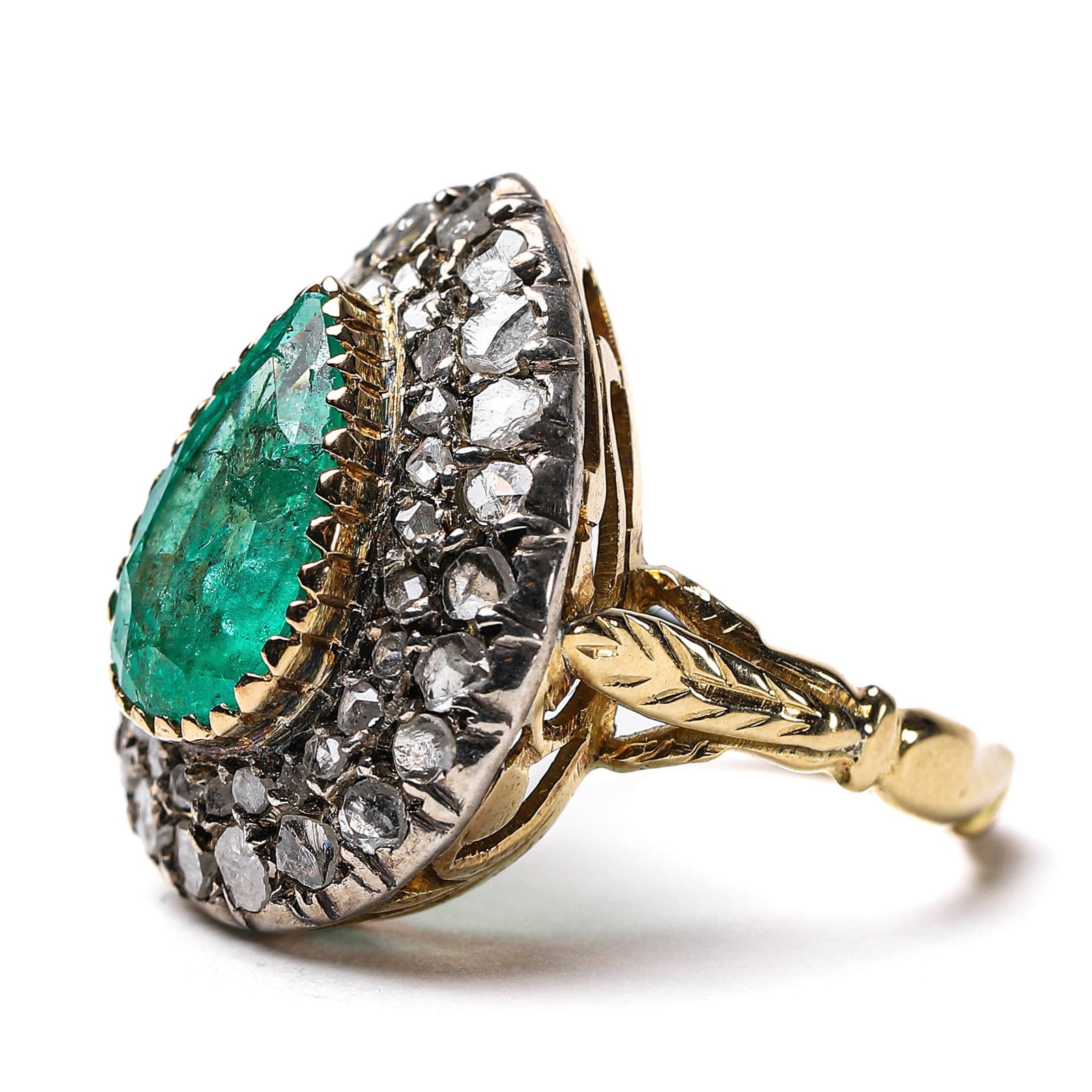 EDWARDIAN 18K GOLD DIAMOND AND EMERALD RING, 1901-1910. - 2