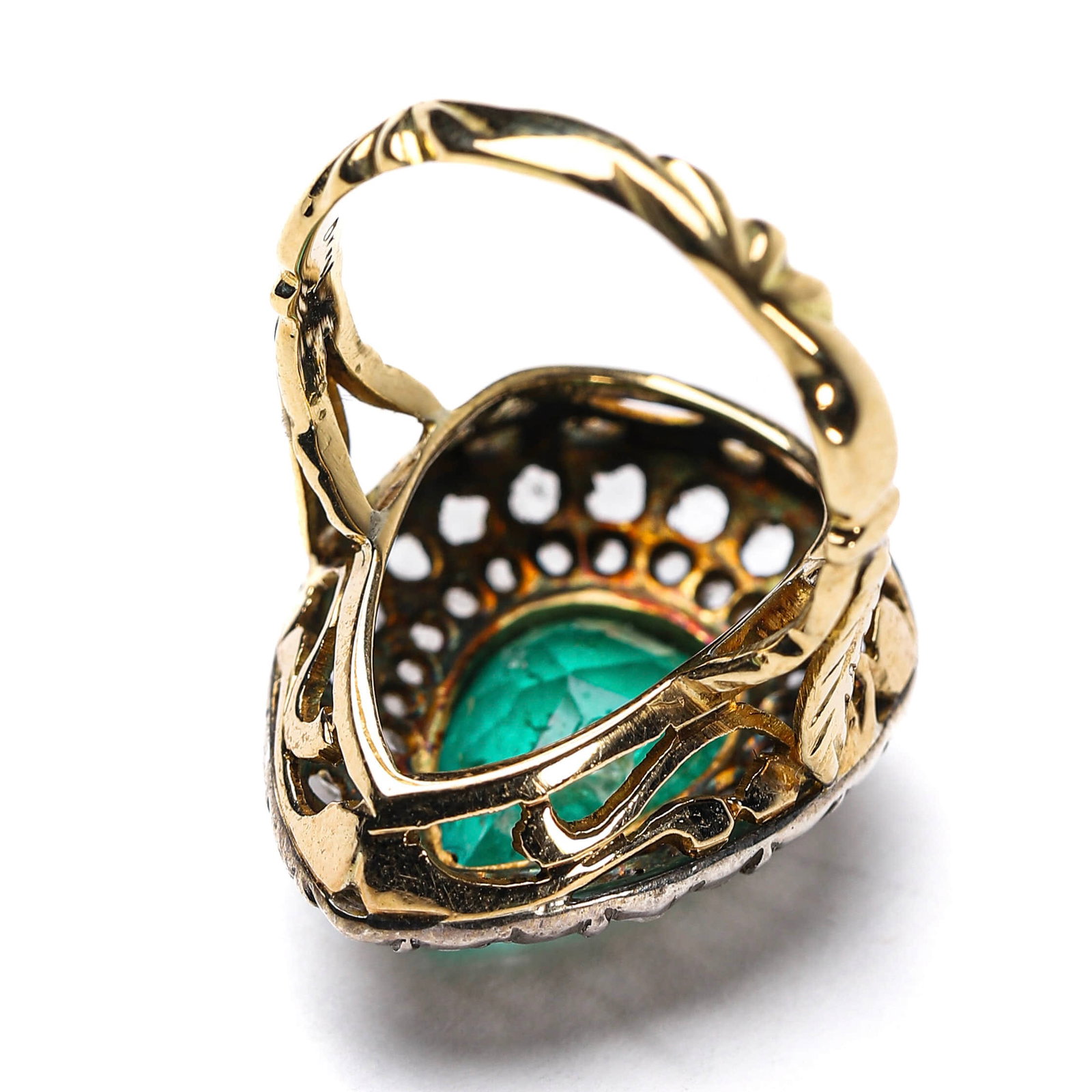 EDWARDIAN 18K GOLD DIAMOND AND EMERALD RING, 1901-1910. - 4