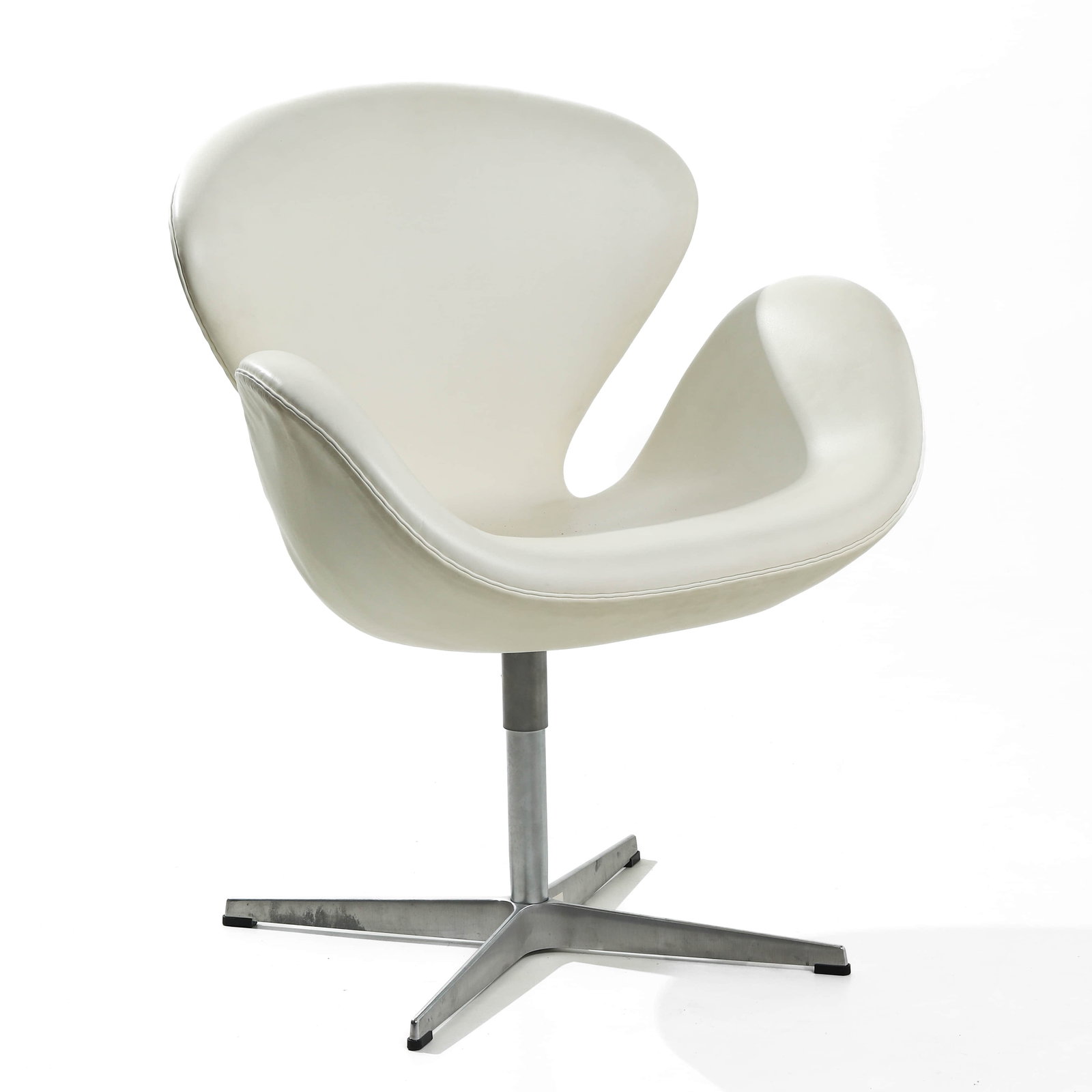 ARNE JACOBSEN "SWAN CHAIR" FOR FRITZ HANSEN, WHITE LEATHER, 2010 PRODUCTION: Dimensions Height 33 7/8 in. (86 cm), Seat height 19 11/16 in. (50 cm), Width 29 1/8 in. (74 cm) Description Originally designed in 1958 by Arne Jacobsen for the SAS Royal Hotel in Copenhagen, the "Sw