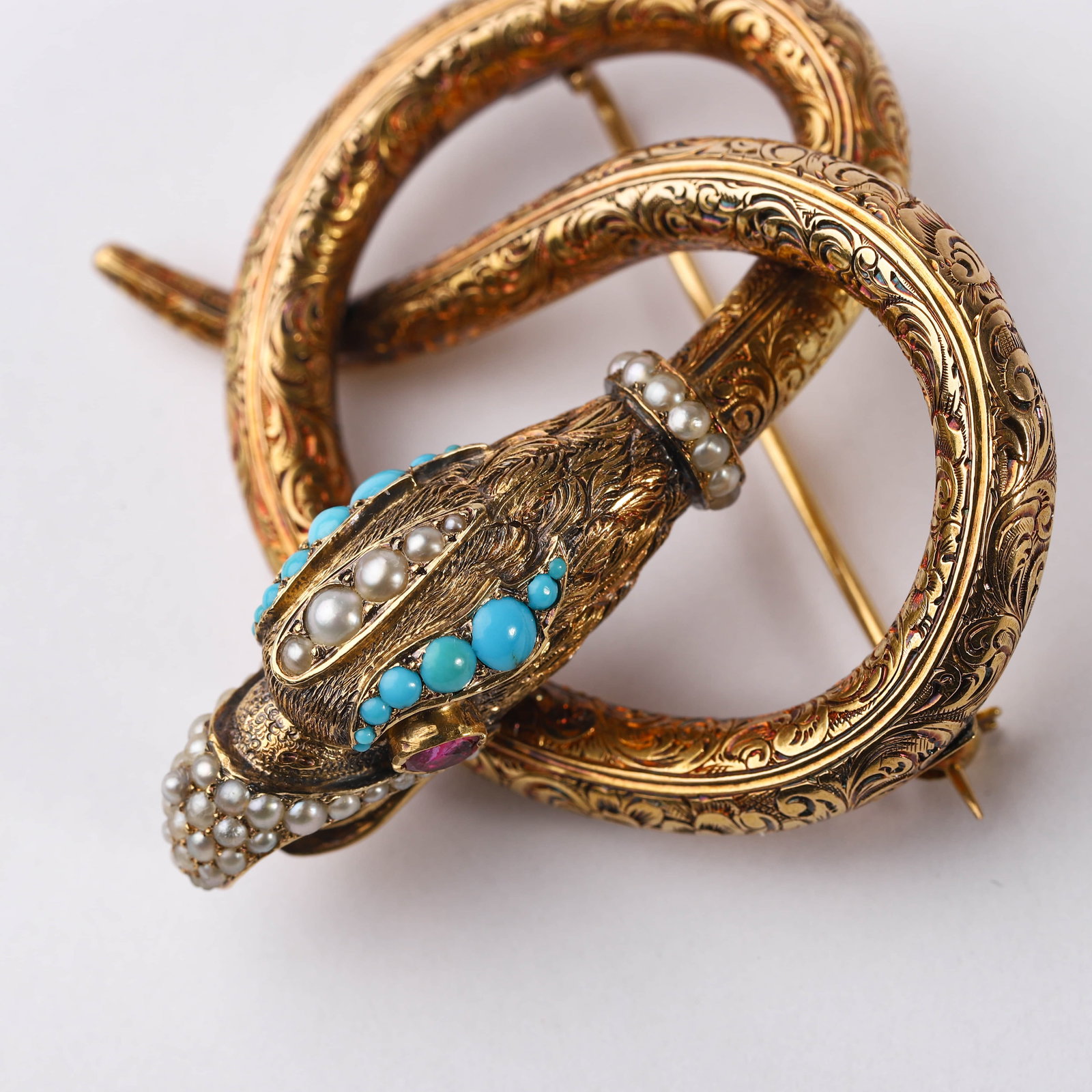 A BRITISH GEORGE PERIOD HIGH-KARAT GOLD, PEARL, TURQUOISE AND RUBY BROOCH, ARISTOCRATIC COMMISSION - 6